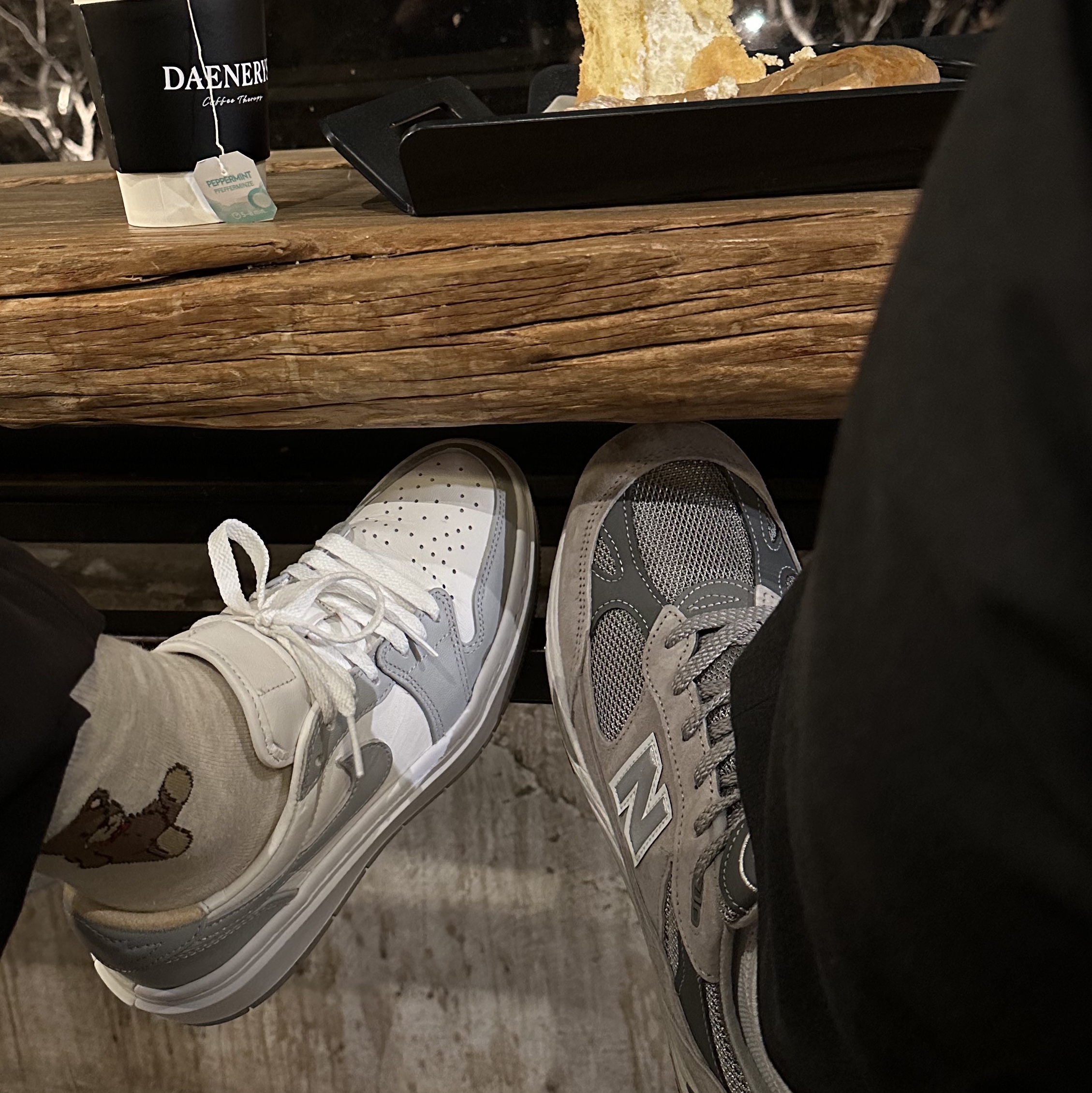 New Balance 991 Made in UK Grey, (W) Jordan 1 Elevate Low White and Wolf Grey 착용 스타일