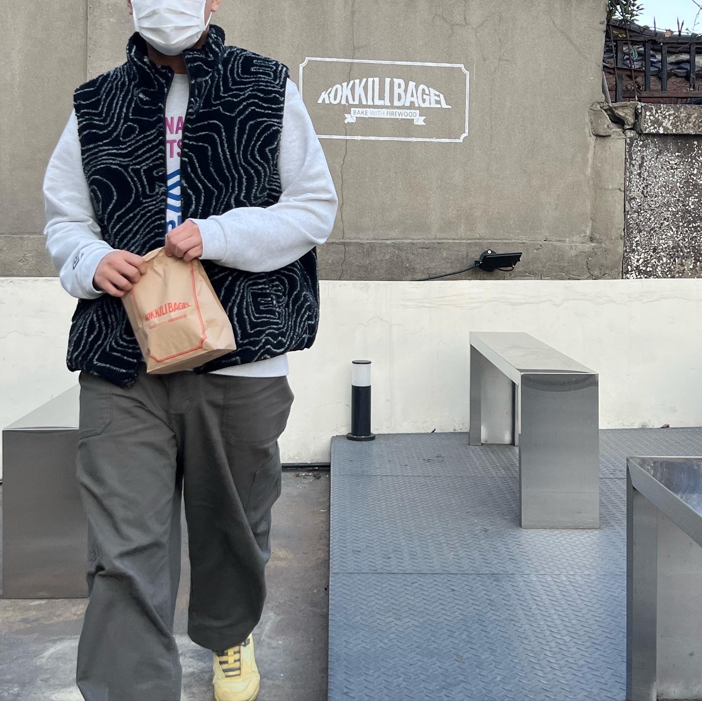 Nike x Travis Scott Air Max 1 Cact.us Gold 착용 스타일 - 2