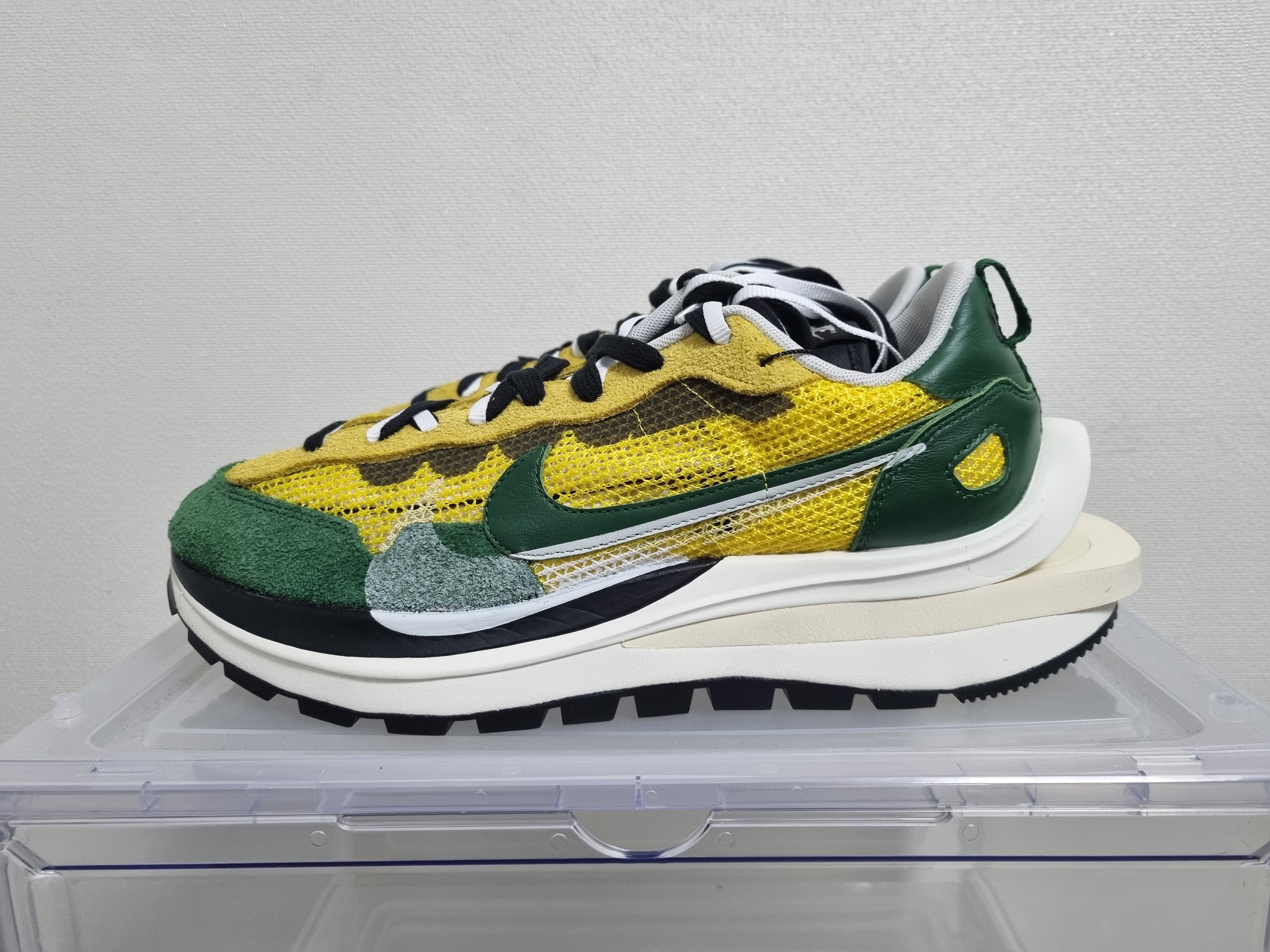 Nike x Sacai VaporWaffle Tour Yellow & Gorge Green Sail 착용 스타일