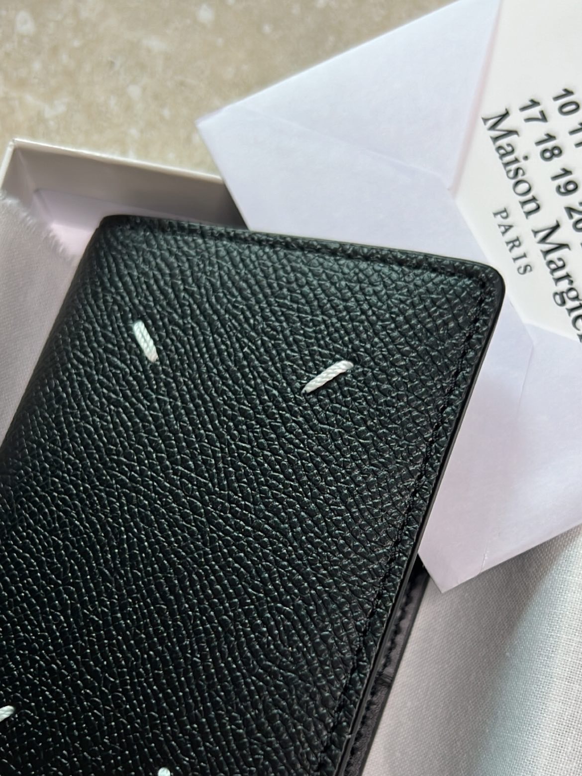 Maison Margiela Leather Bi-Fold Card Holder Black 착용 스타일