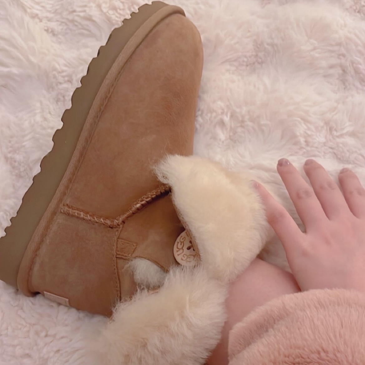 (W) UGG Bailey Button II Boots Chestnut 착용 스타일 - 1
