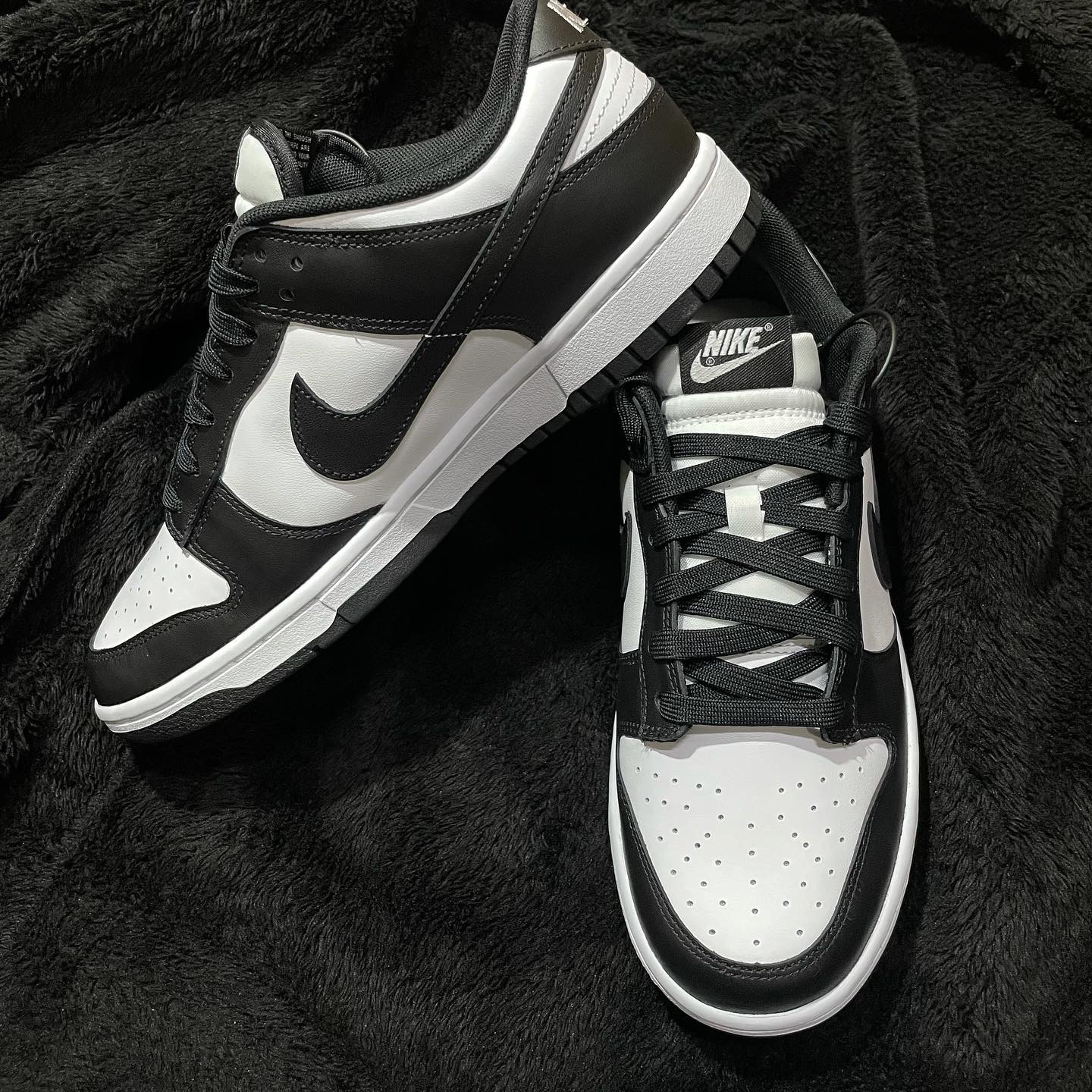 Nike Dunk Low Retro Black 착용 스타일 - 2