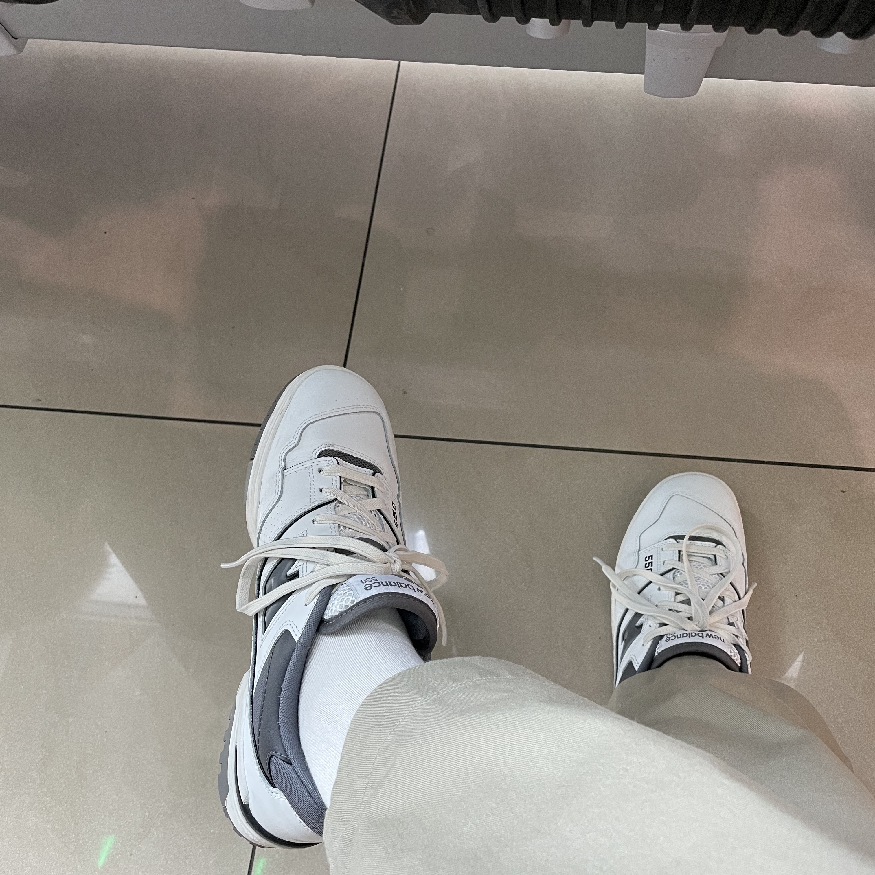 New Balance 550 White Grey Dark Grey - 2E Wide 착용 스타일