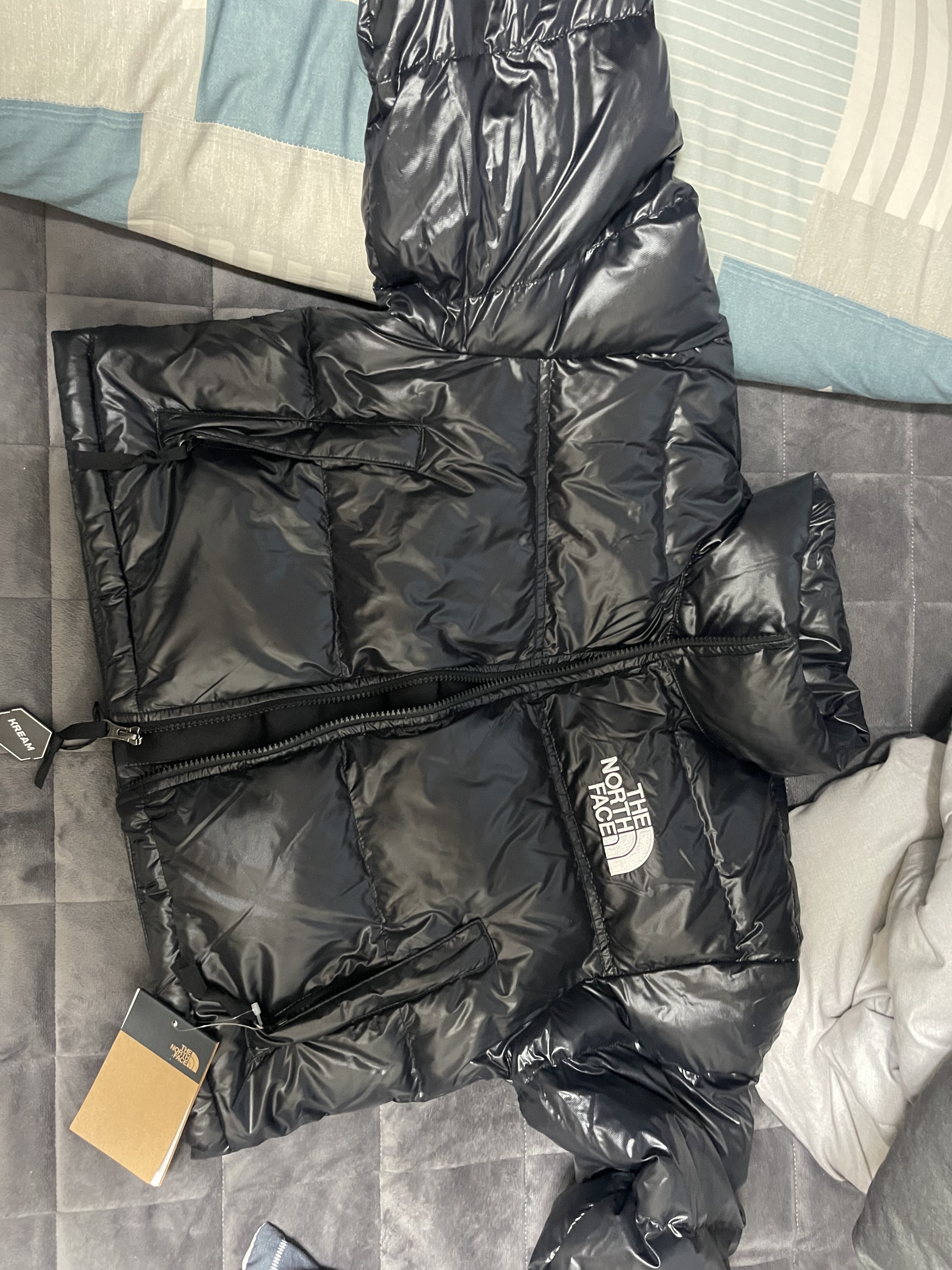 (W) The North Face Nuptse Short Jacket TNF Black 착용 스타일 - 1