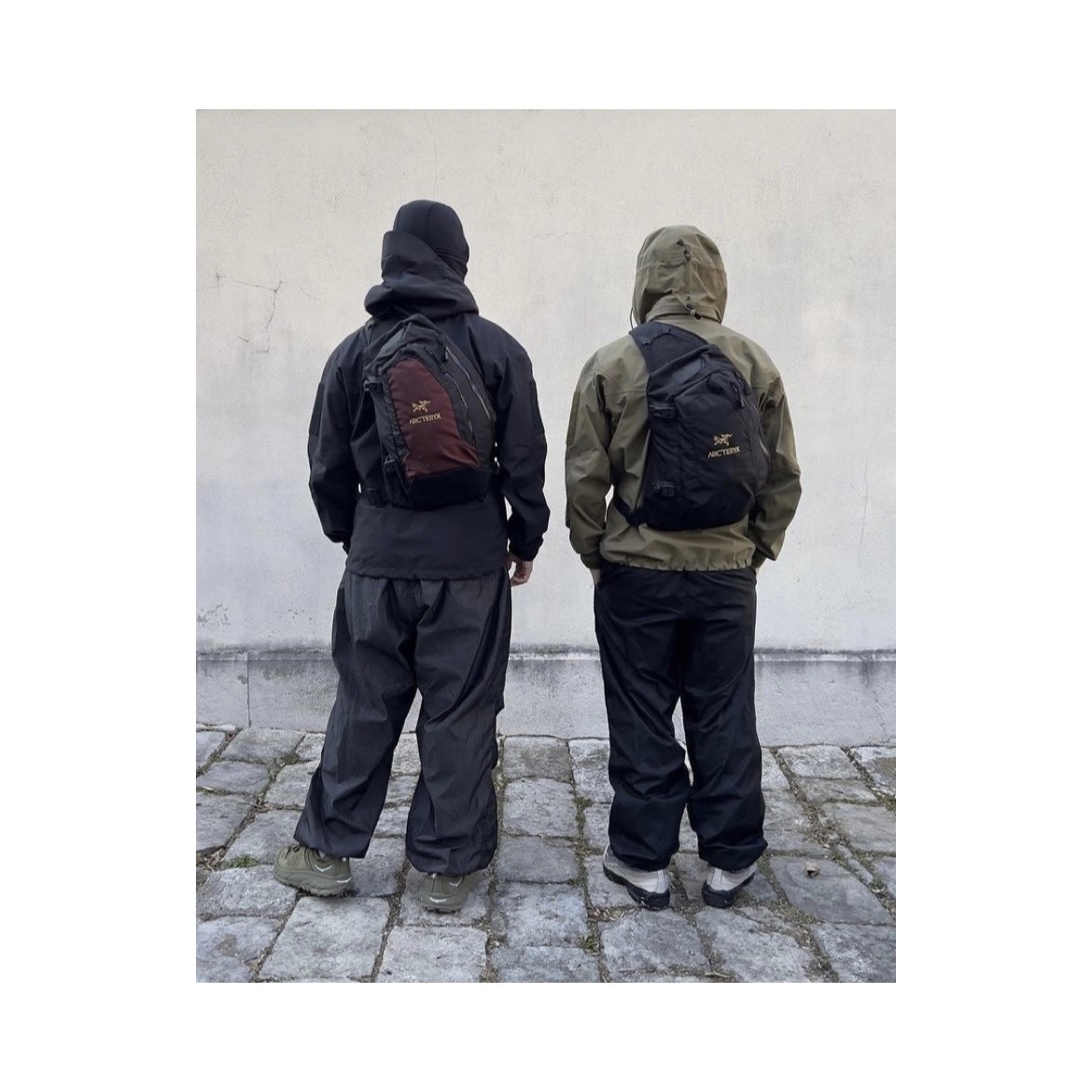 Arc'teryx Quiver Crossbody Pack Black Ash, Arc'teryx Mantis 2 Waistpack Black 착용 스타일 - 1