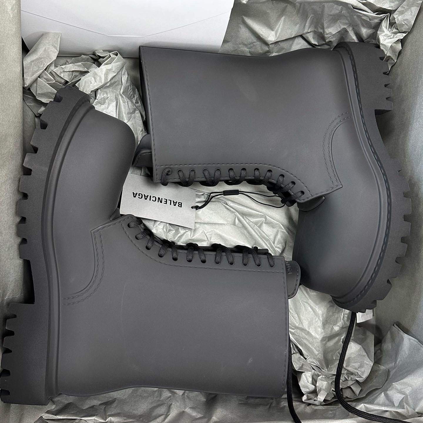 Balenciaga XL Army Boots Full Eva Black 착용 스타일 - 1