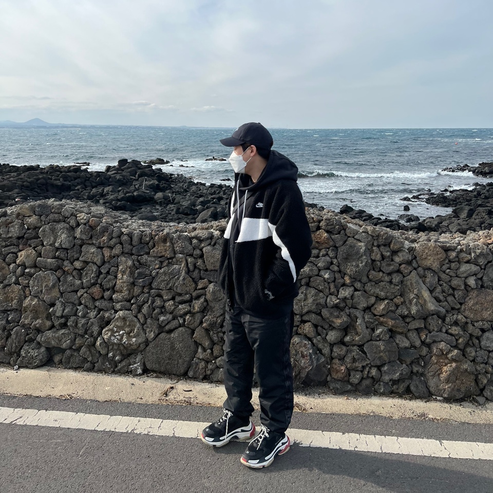 Nike Big Swoosh Full Zip Jacket Black Sail 착용 스타일 - 2