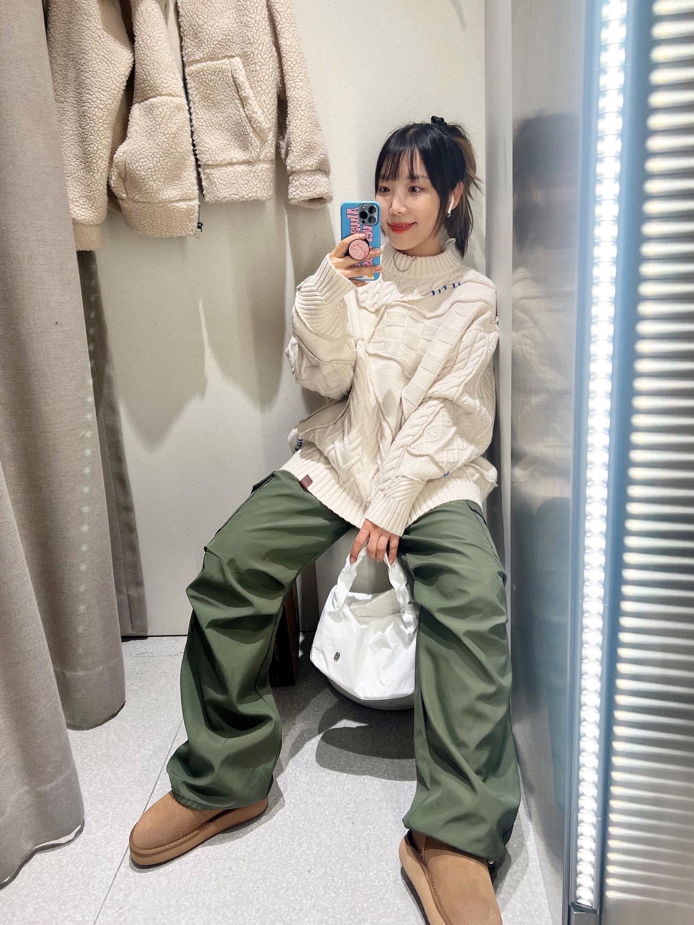 Zara x Ader Error Patchwork Oversize Knit Sweater Cream, Ader Error x Zara Shoulder Bag Black 착용 스타일 - 1