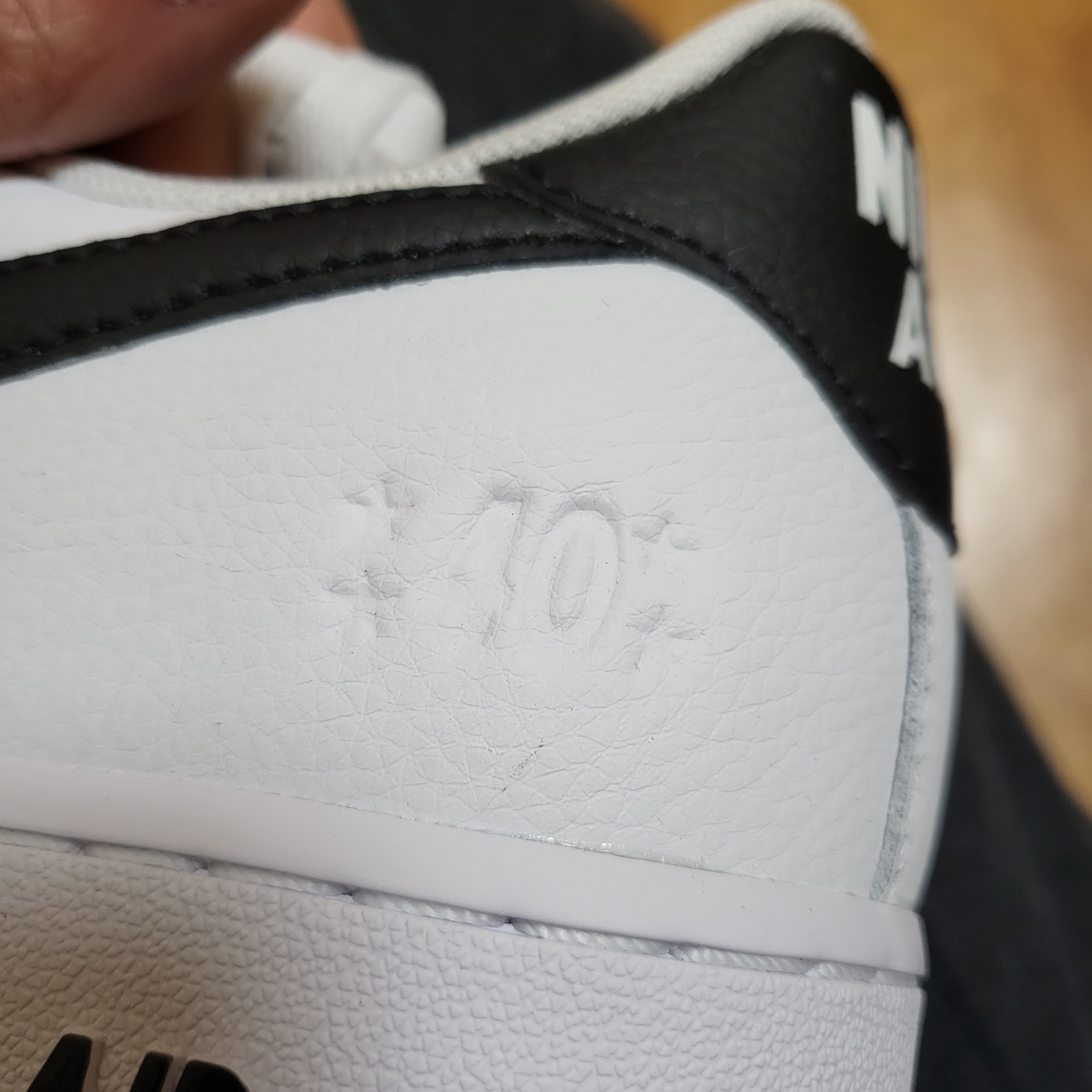 Nike Air Force 1 '07 LV8 40th Anniversary Join Forces White Black 착용 스타일 - 3