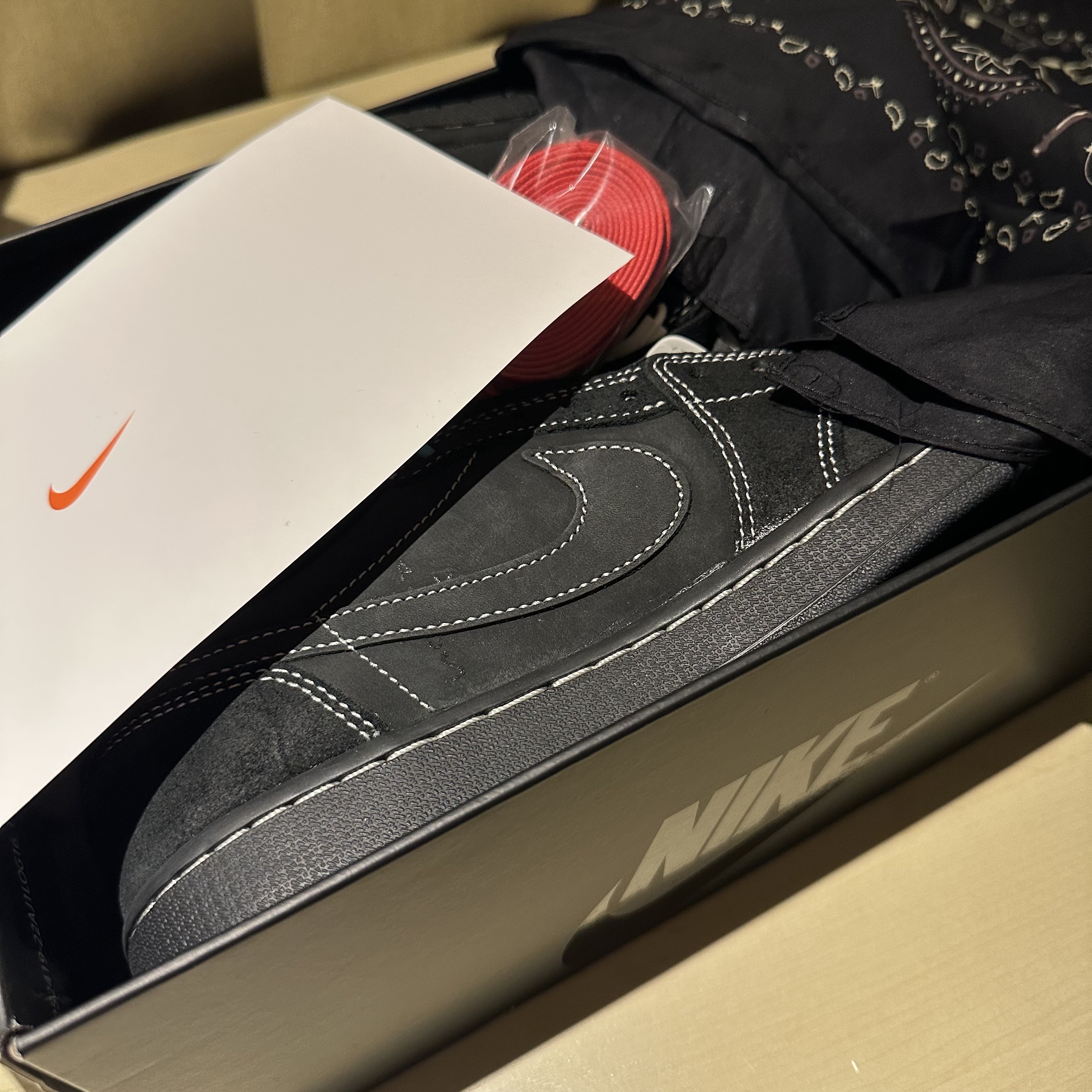 Jordan 1 x Travis Scott Retro Low OG SP Black Phantom 착용 스타일 - 1