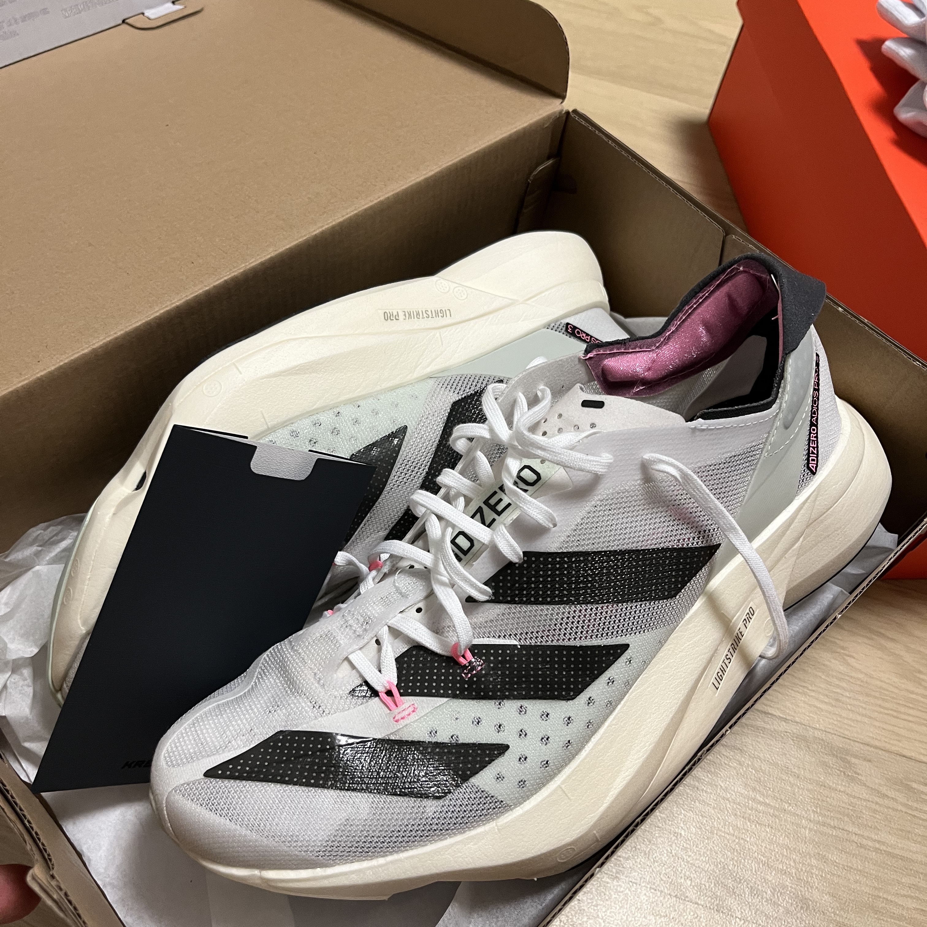 Adidas Adizero Adios Pro 3 Crystal White 착용 스타일 - 2