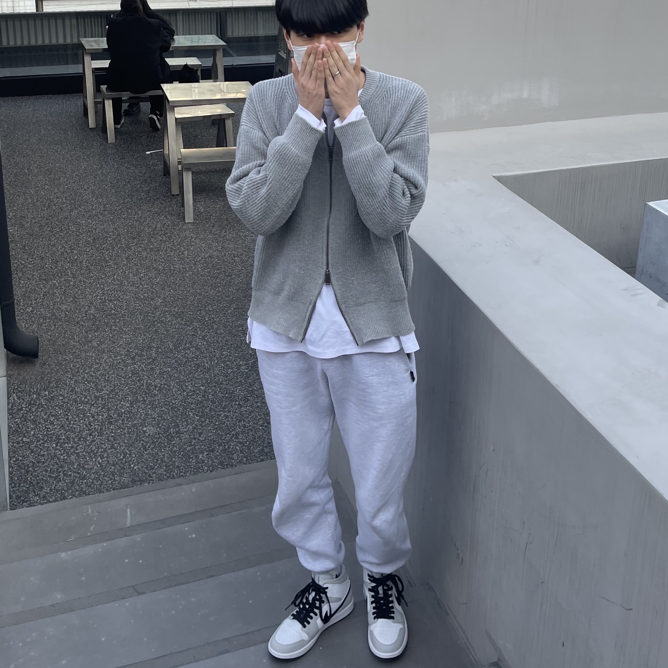 (W) Jordan 1 Mid Grey Fog 착용 스타일 - 1