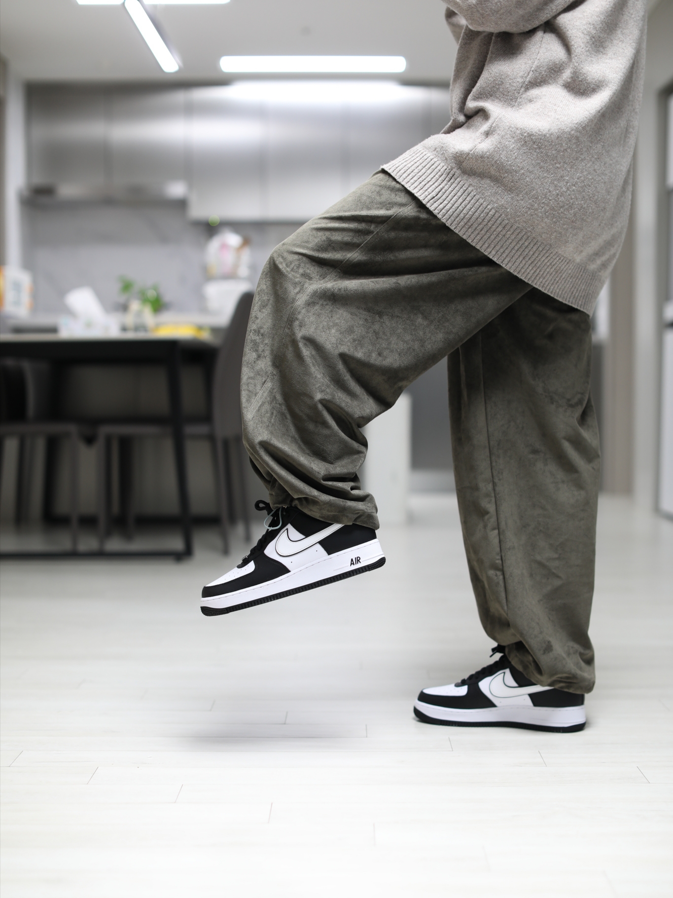 Nike Air Force 1 '07 Black White 착용 스타일