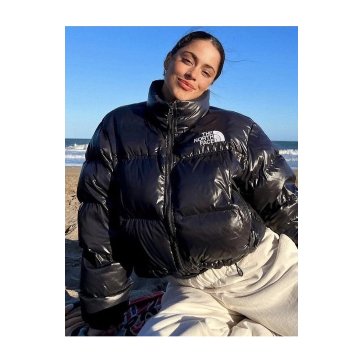 (W) The North Face Nuptse Short Jacket TNF Black, Chanel Medium Classic Handbag Grained Calfskin & Gold Black 착용 스타일 - 3