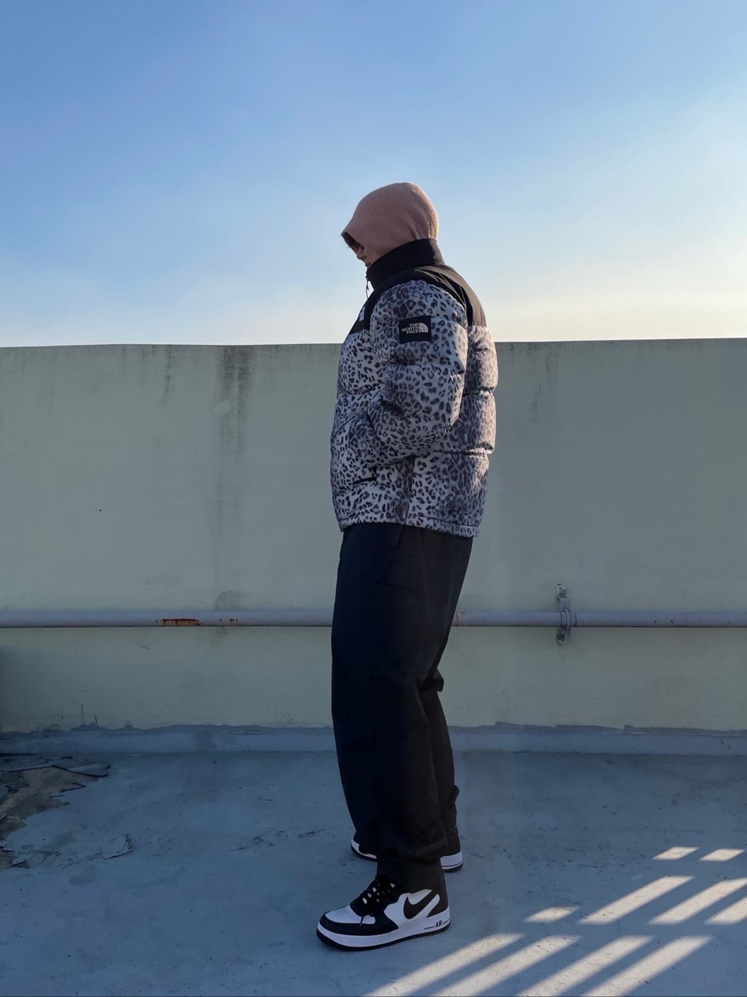 Nike x Stussy Air Force 1 '07 Mid SP Black and Light Bone, The North Face White Label Novelty Nuptse Down Jacket P Silver 착용 스타일