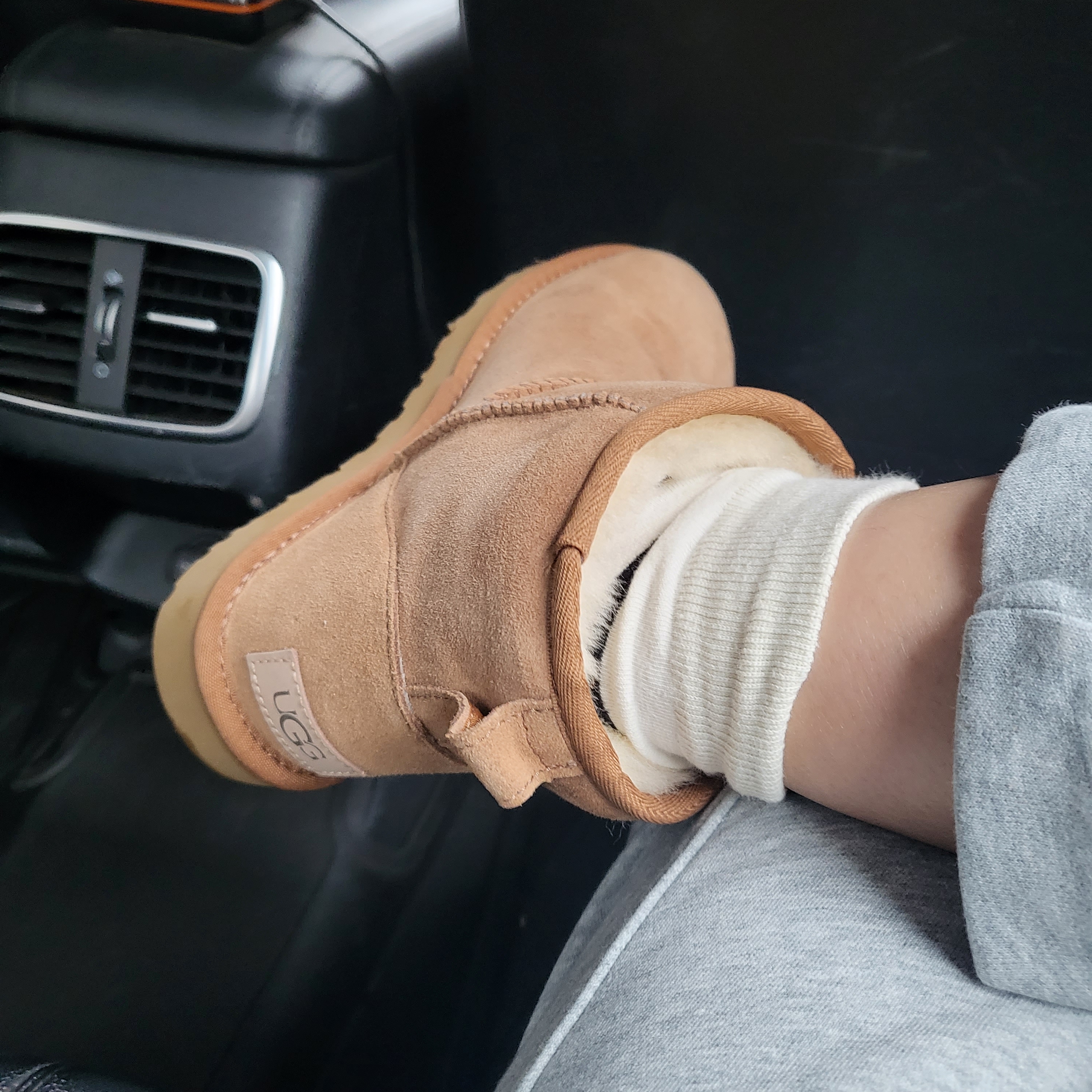 (W) UGG Classic Mini II Boots Chestnut 착용 스타일