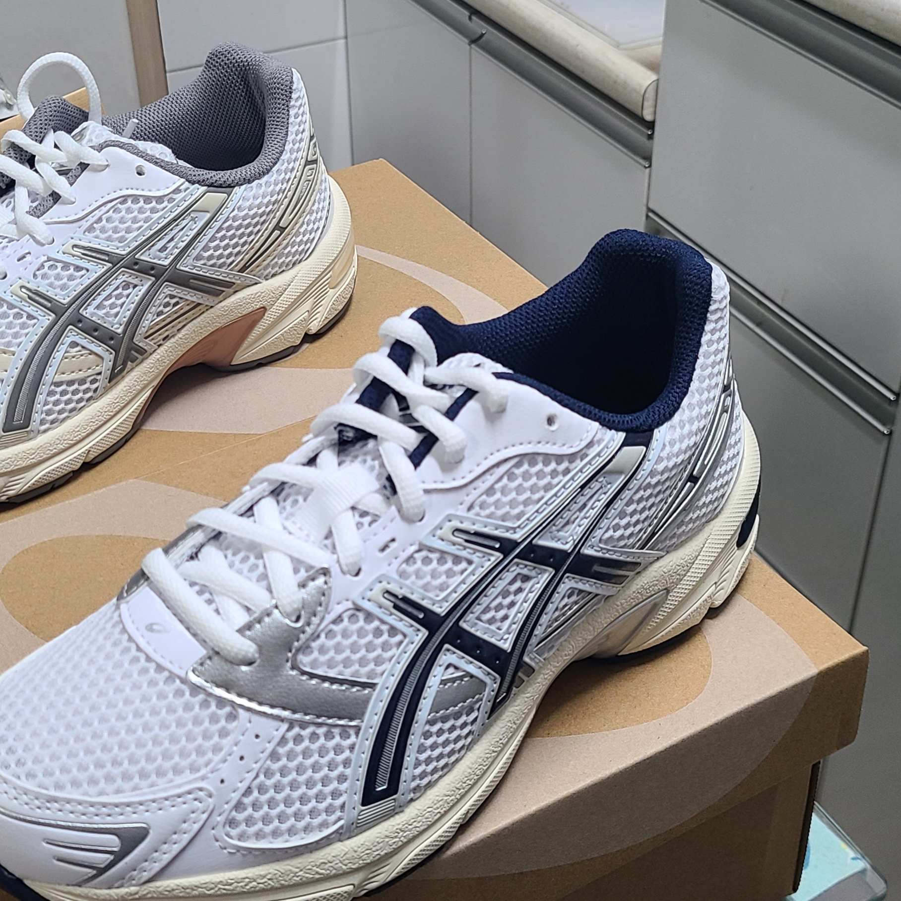 (W) Asics Gel-1130 White Midnight 착용 스타일