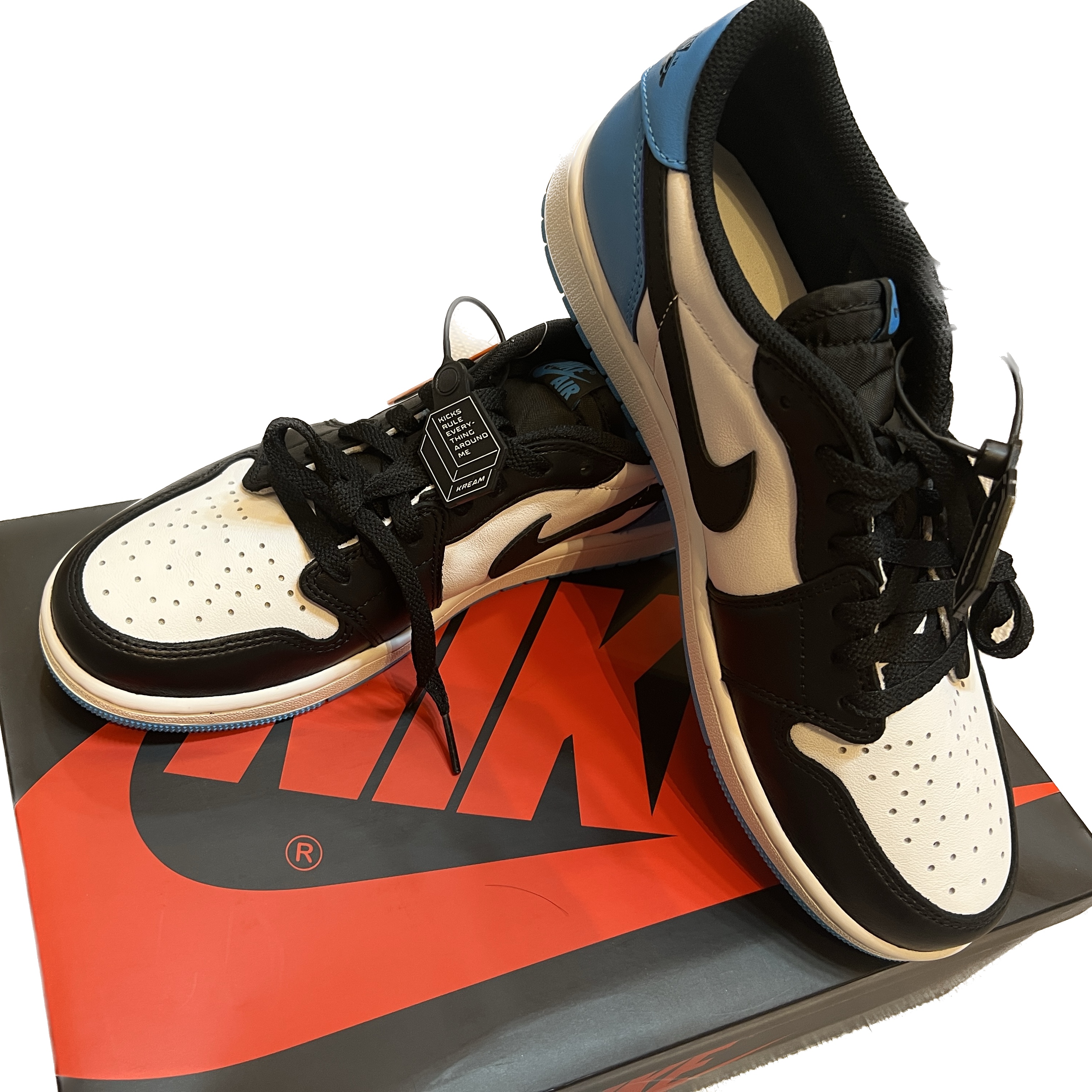 Jordan 1 Retro Low OG Black and Dark Powder Blue 착용 스타일