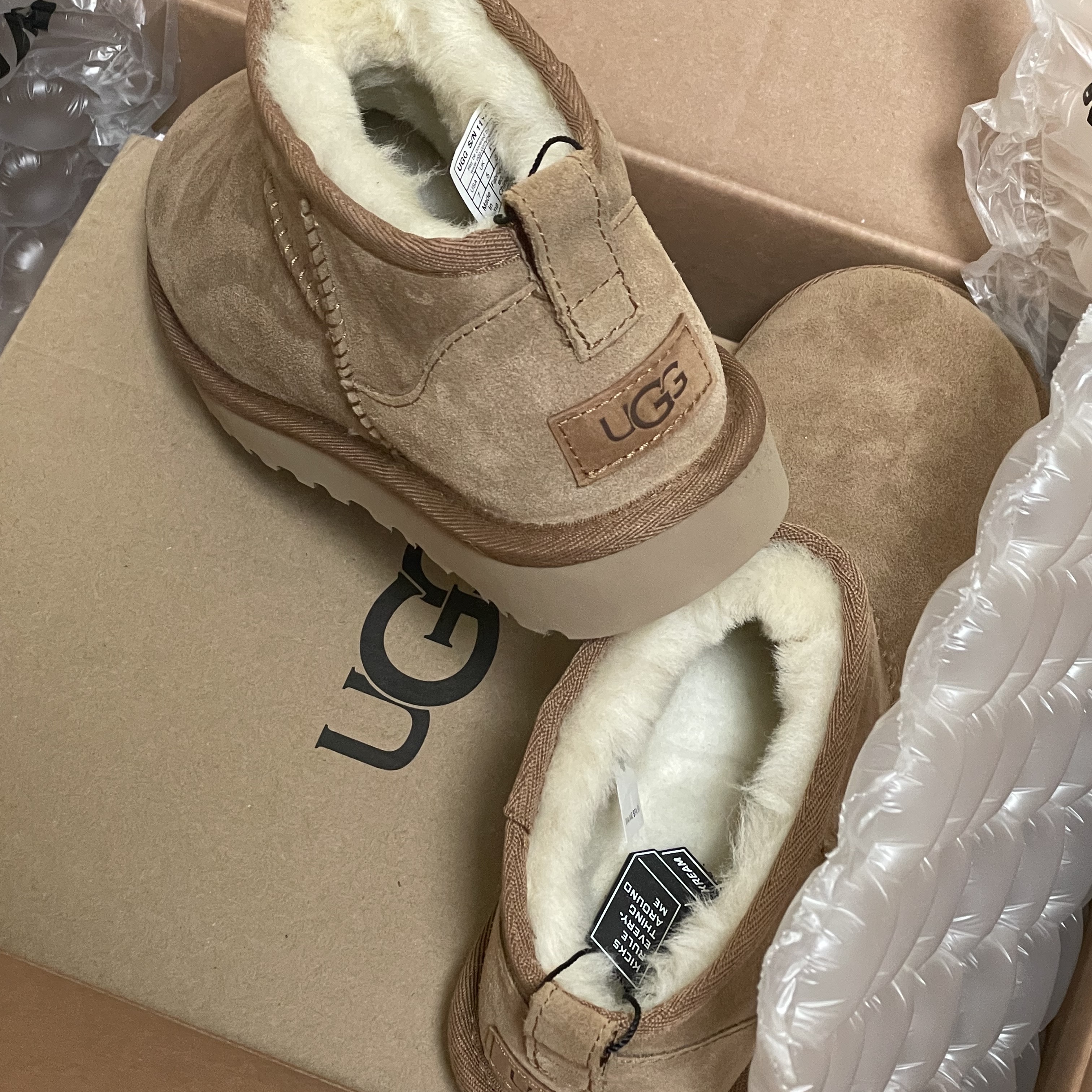 (W) UGG Classic Ultra Mini Boots Chestnut 착용 스타일