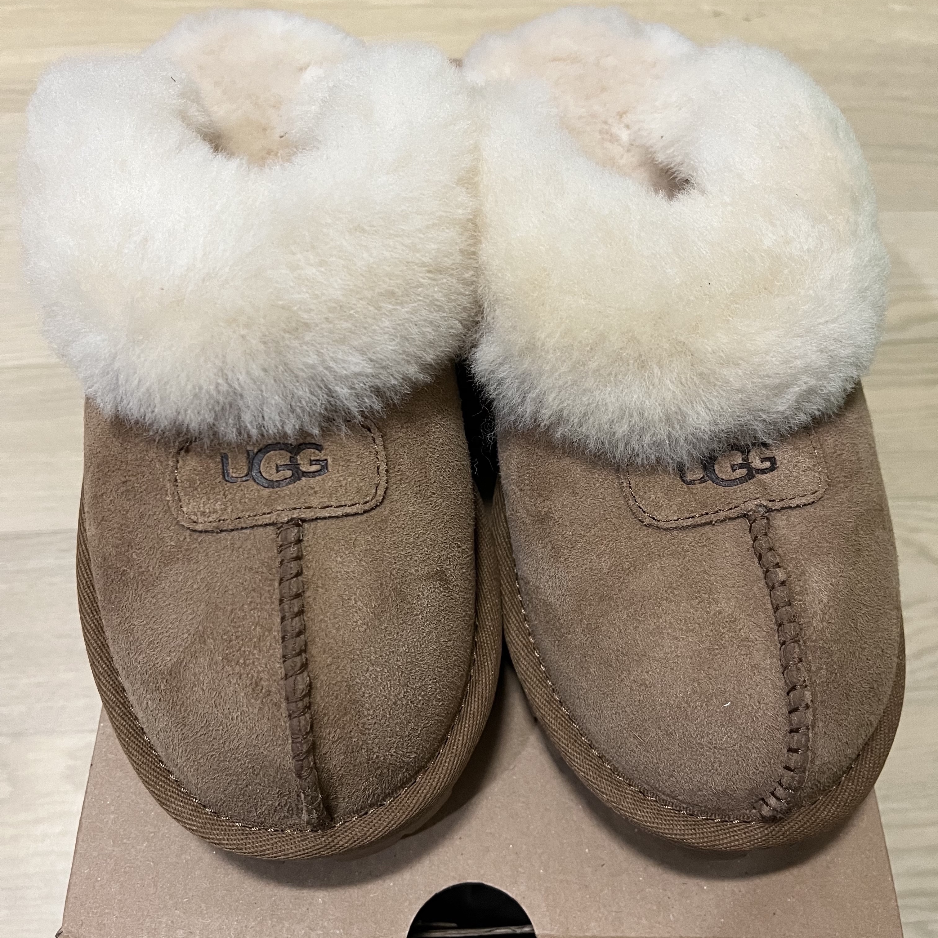 (W) UGG Coquette Slipper Chestnut 착용 스타일 - 2