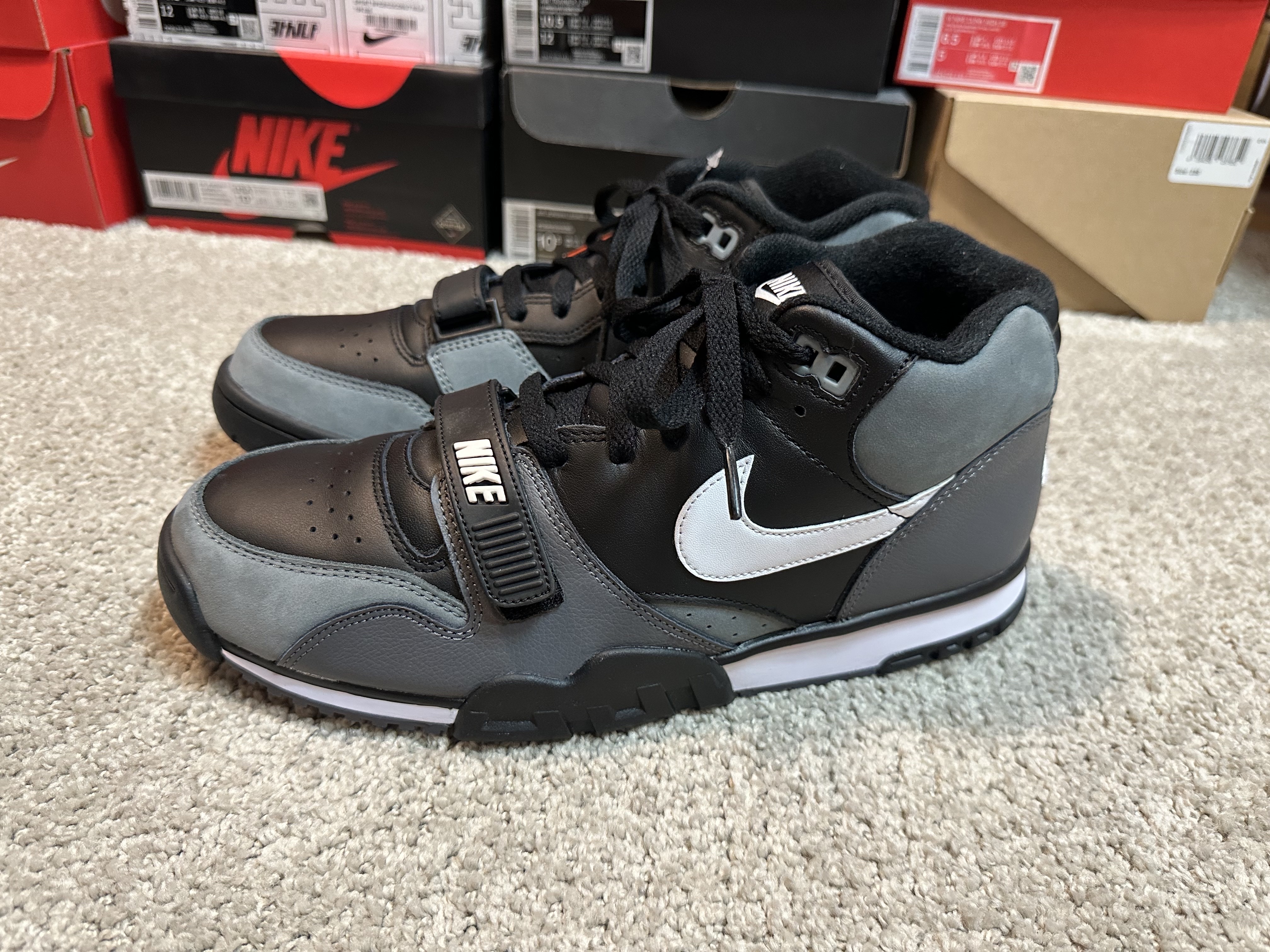 Nike Air Trainer 1 Black and Cool Grey 착용 스타일 - 1