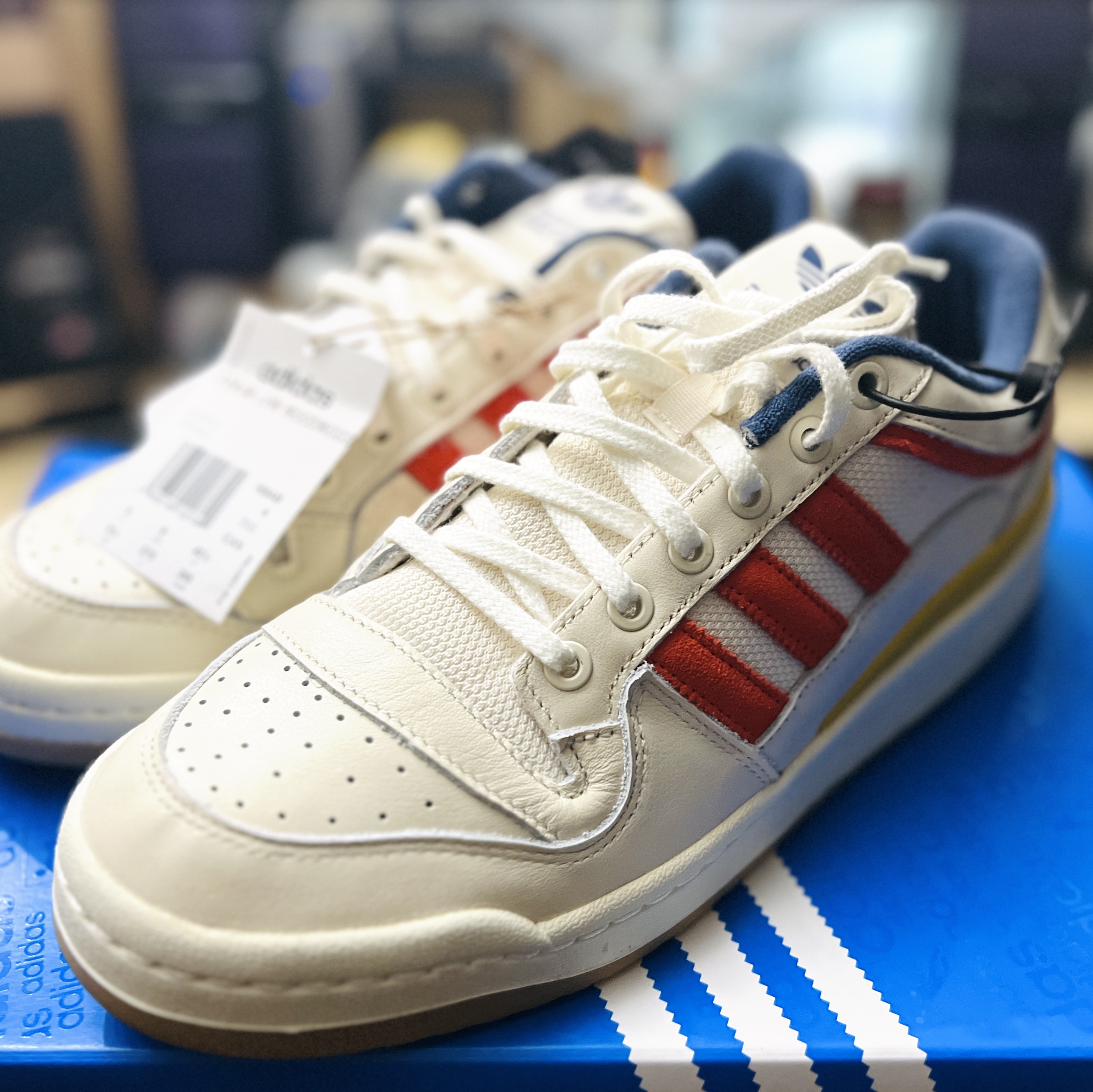 Adidas x Wood Wood Forum Low Red 착용 스타일