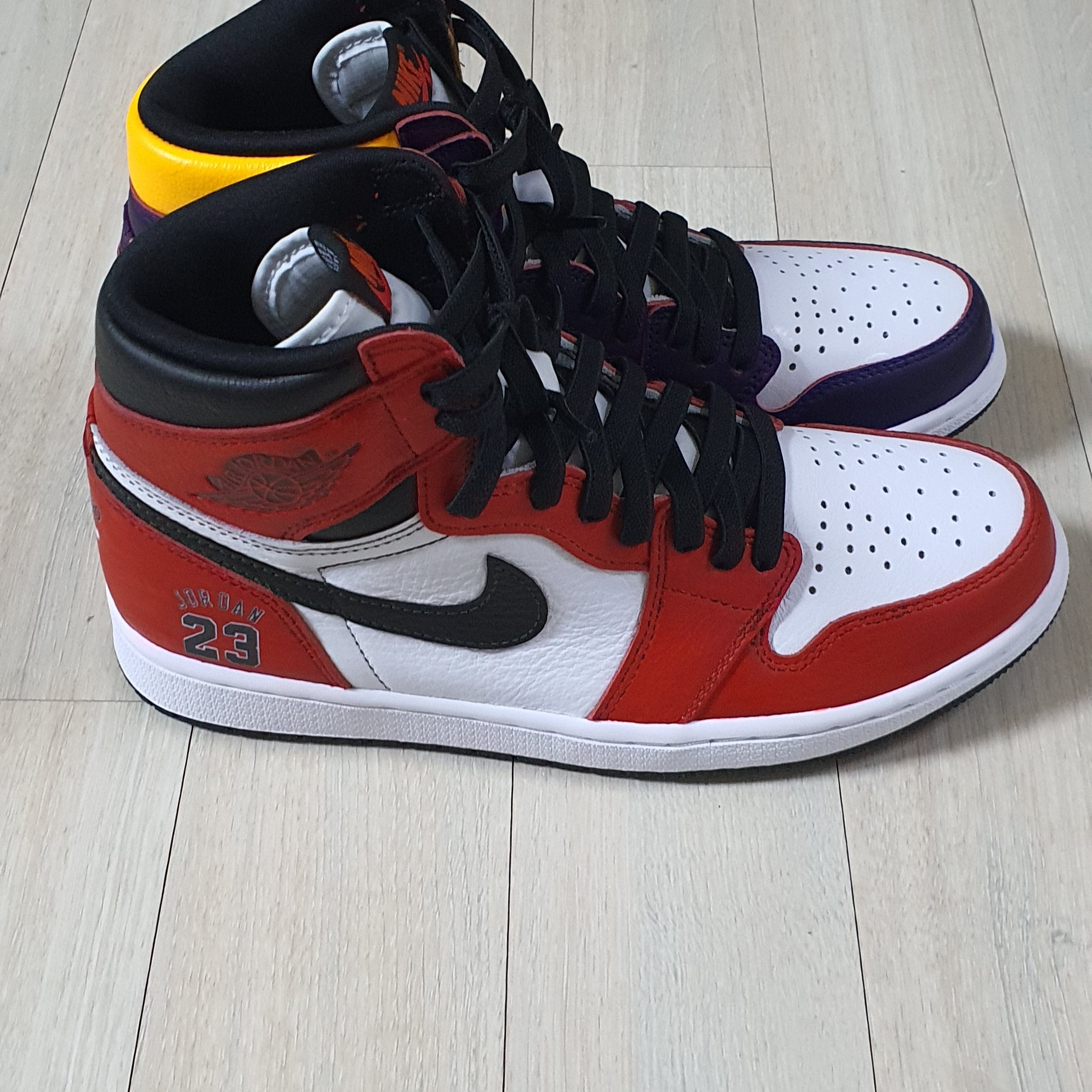 Jordan 1 Retro High OG Light Fusion Red 착용 스타일 - 2