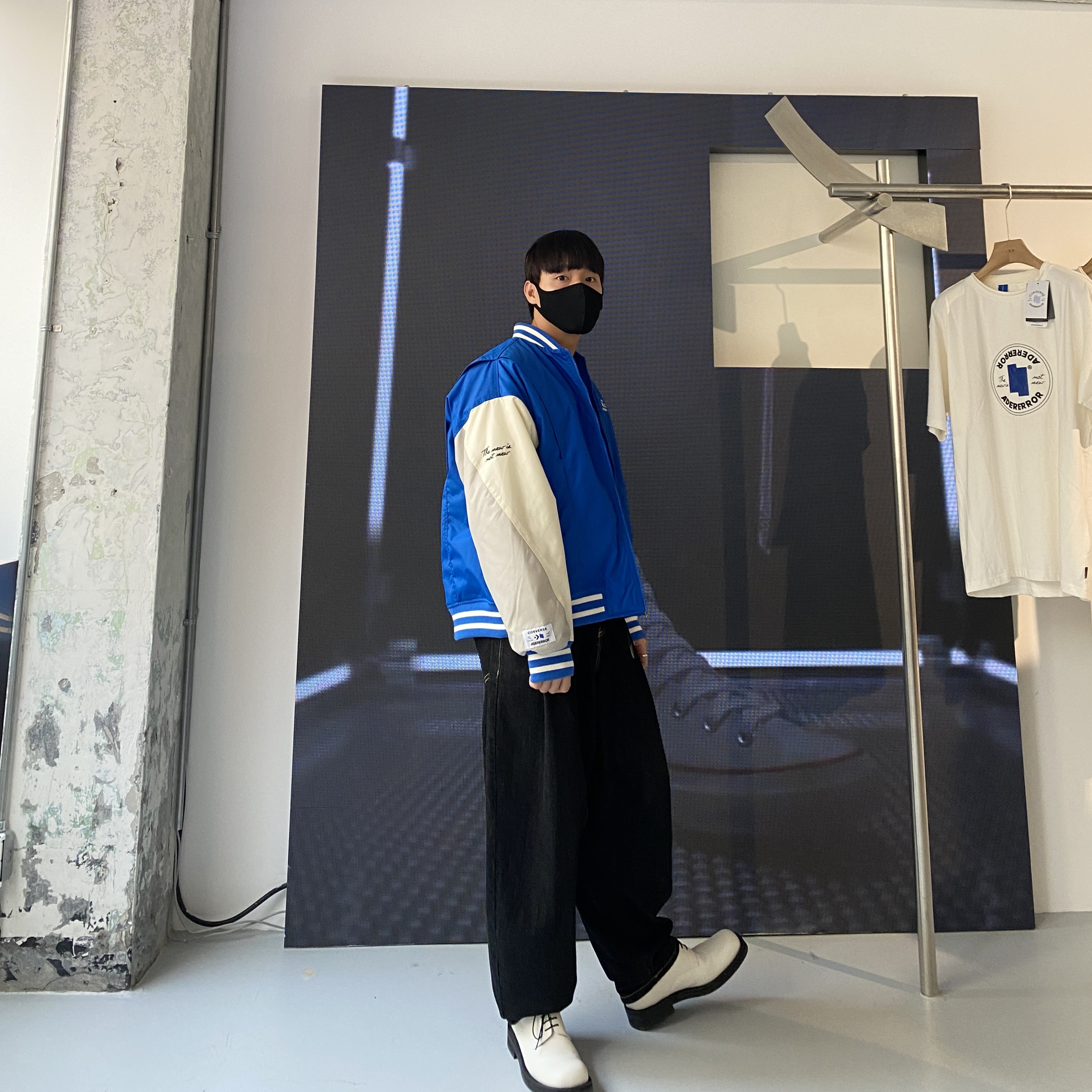 Converse x Ader Error Shapes Varsity Jacket Cobalt 착용 스타일 - 1