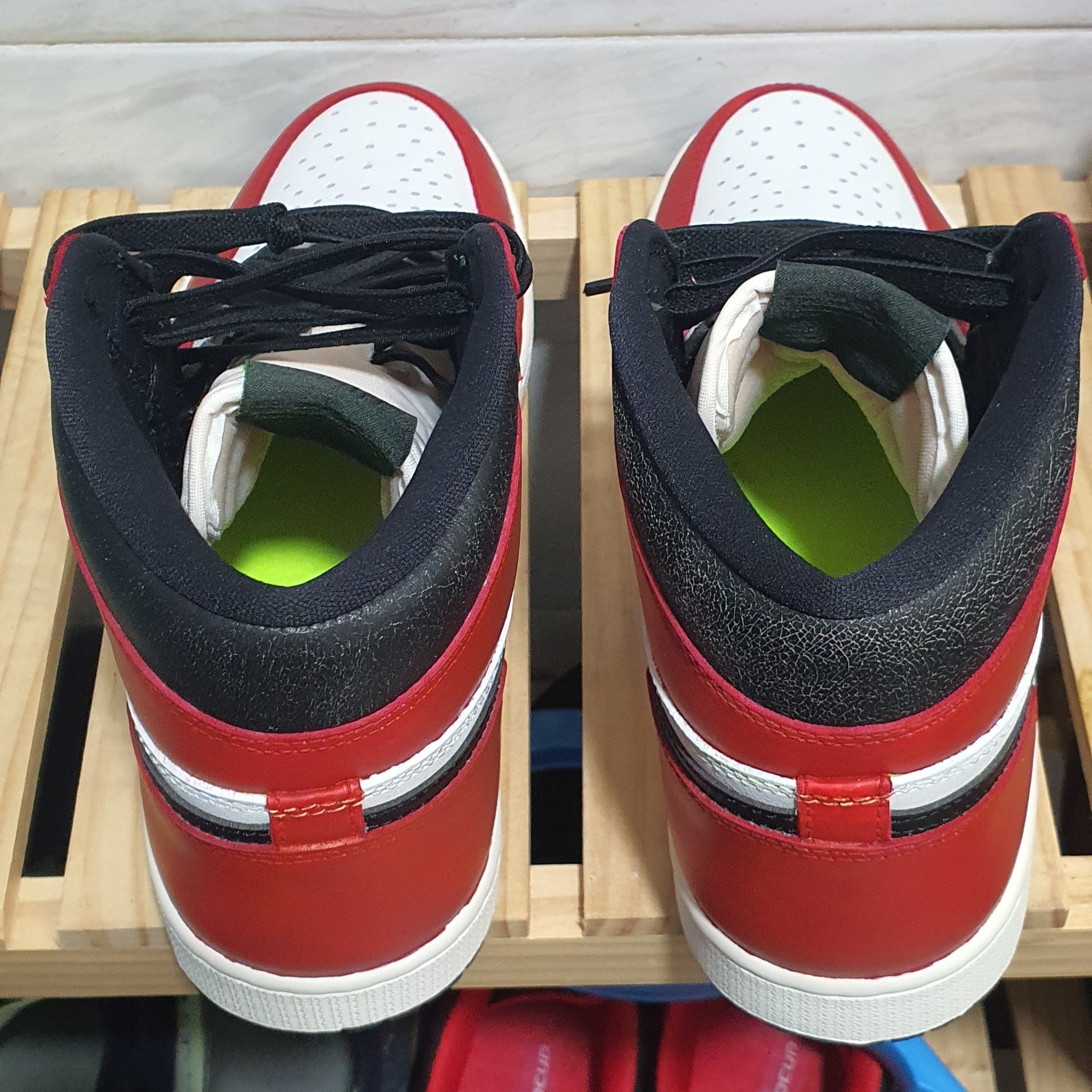 Jordan 1 Retro High OG Volt 착용 스타일 - 3