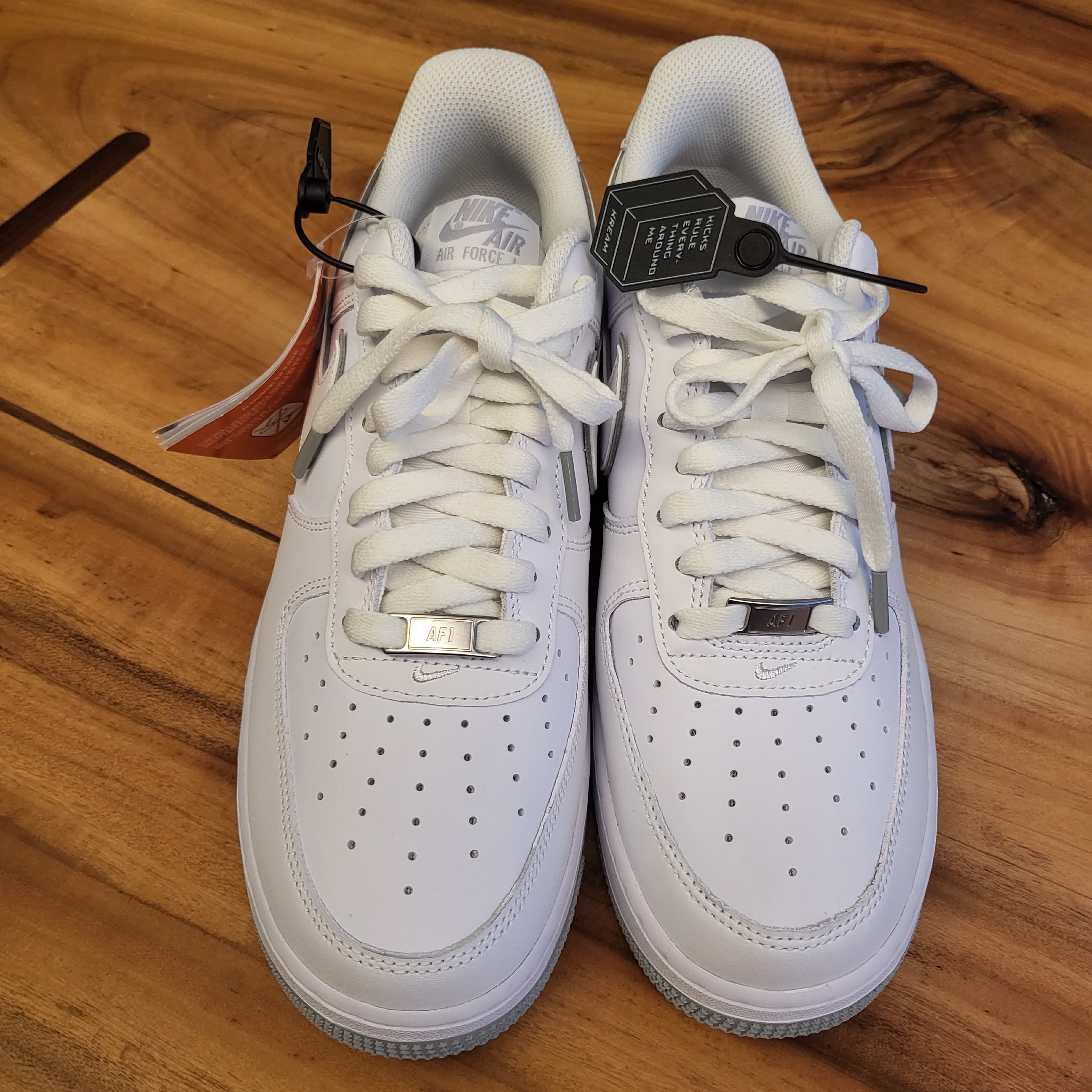 Nike Air Force 1 '07 White Wolf Grey 착용 스타일