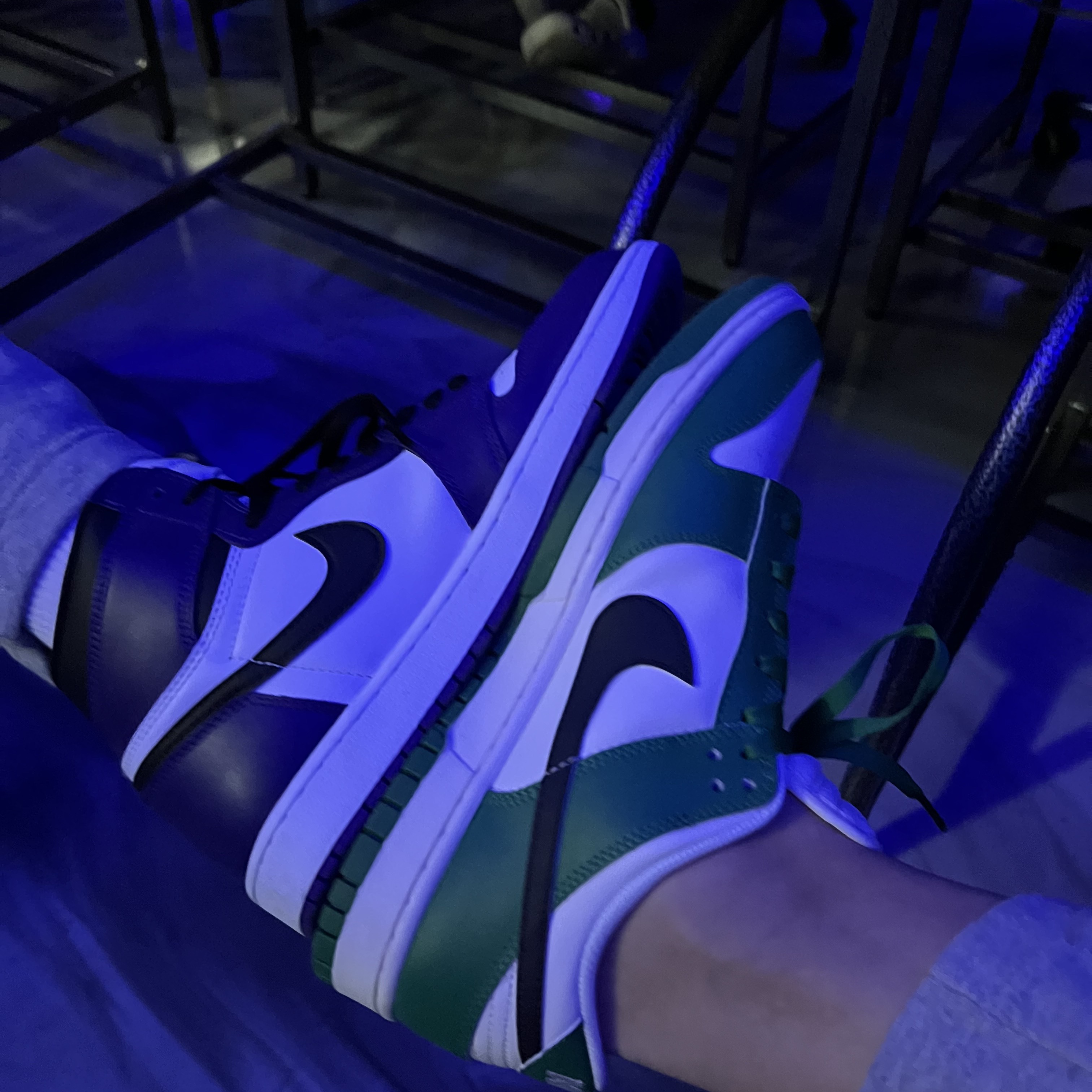 Nike Dunk Low Retro SE Jackpot Malachite, Jordan 1 Retro High OG Court Purple 2020 착용 스타일