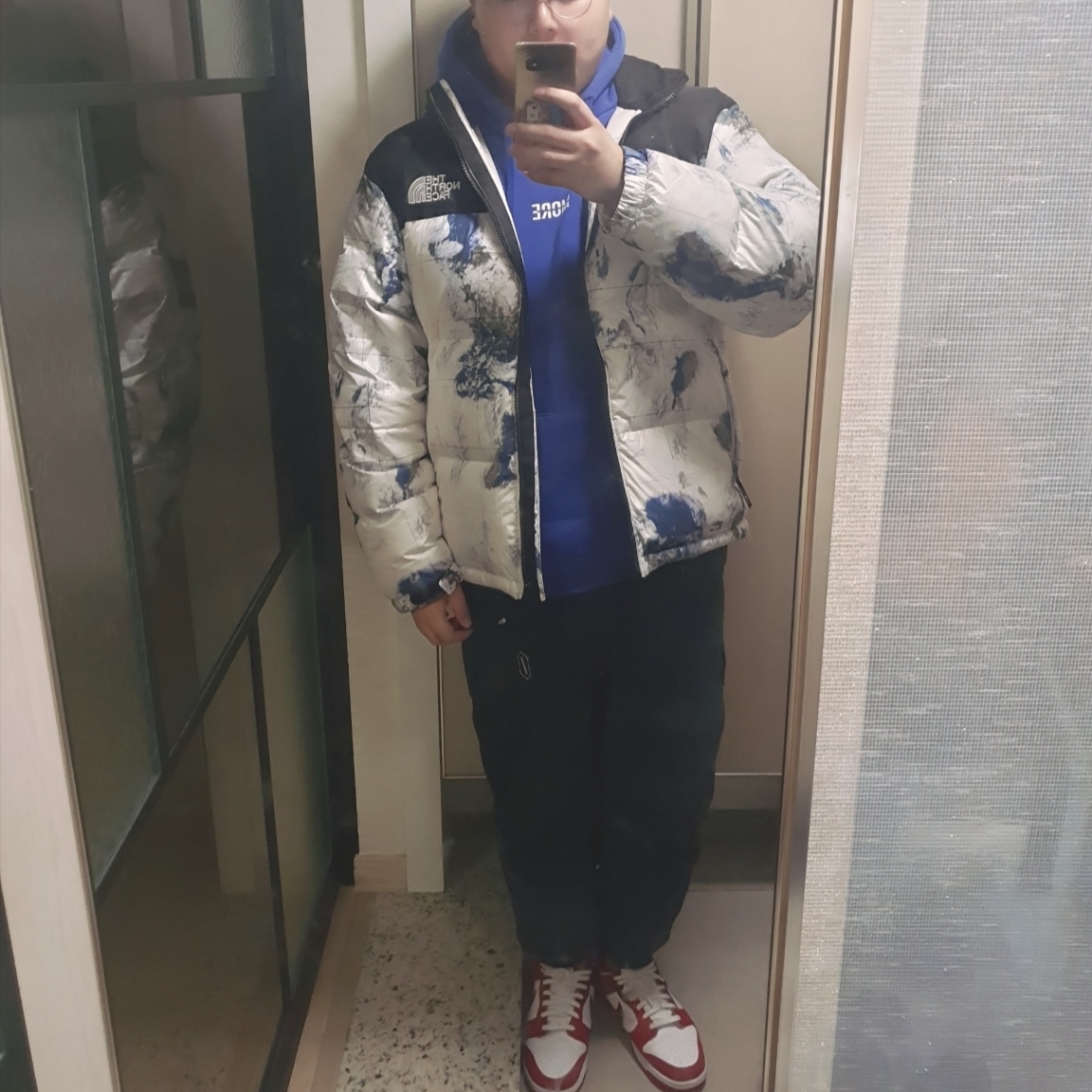 The North Face White Label Novelty Nuptse Down Jacket P White Sand, Nike Dunk Low Retro Gym Red 착용 스타일