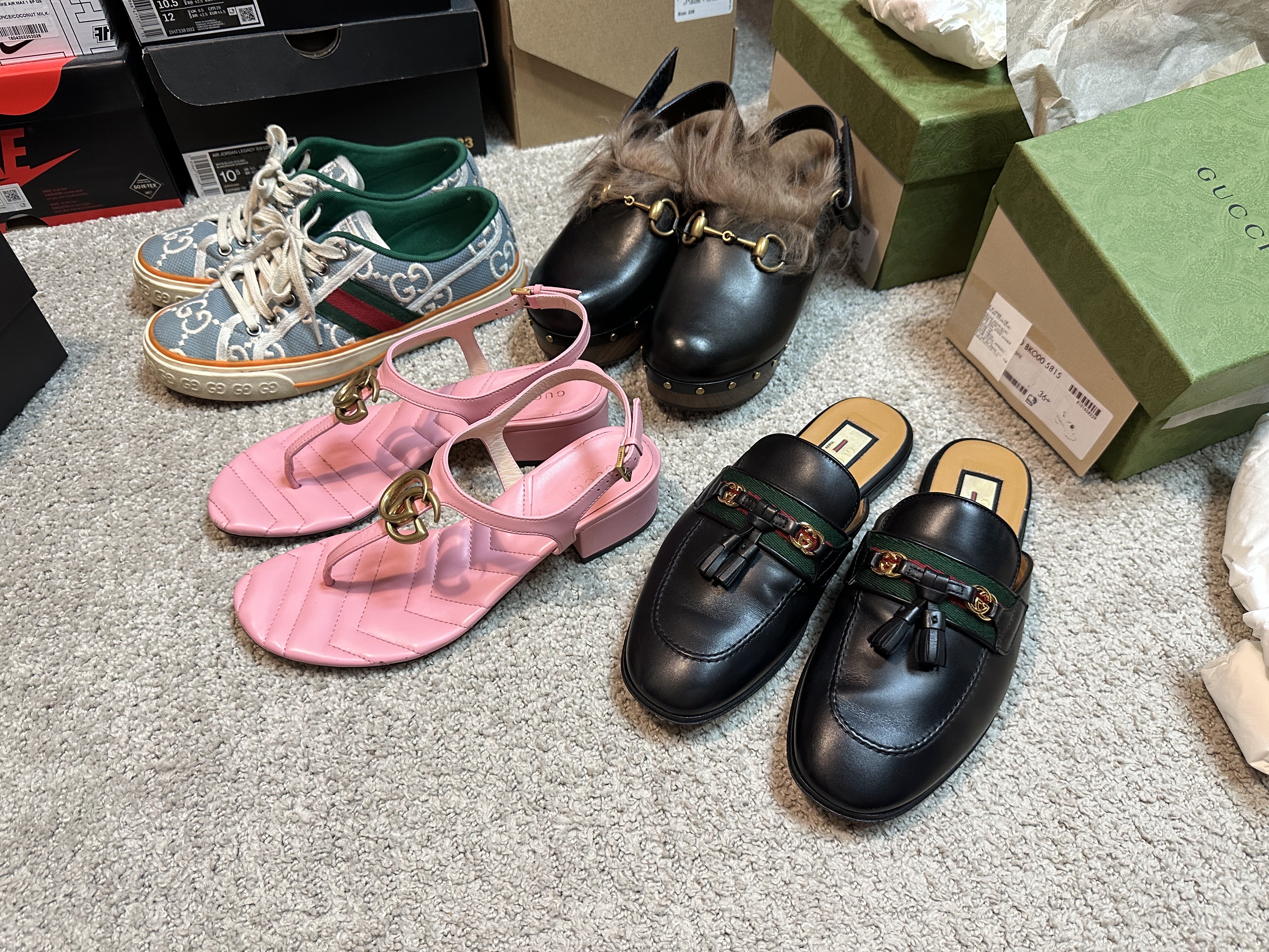 (W) Gucci Tennis 1977 Light Blue Ivory, (W) Gucci Double G Leather Sandal White 착용 스타일 - 1