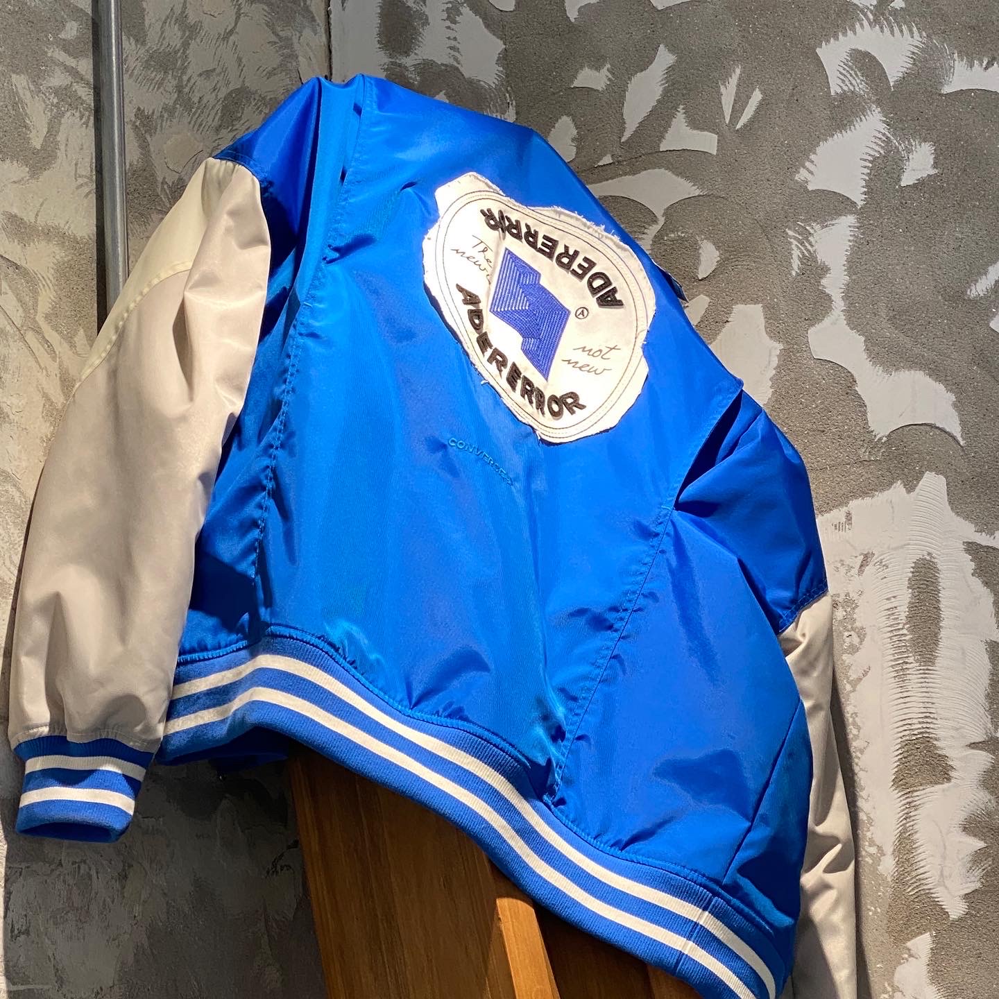 Converse x Ader Error Shapes Varsity Jacket Cobalt 착용 스타일 - 3