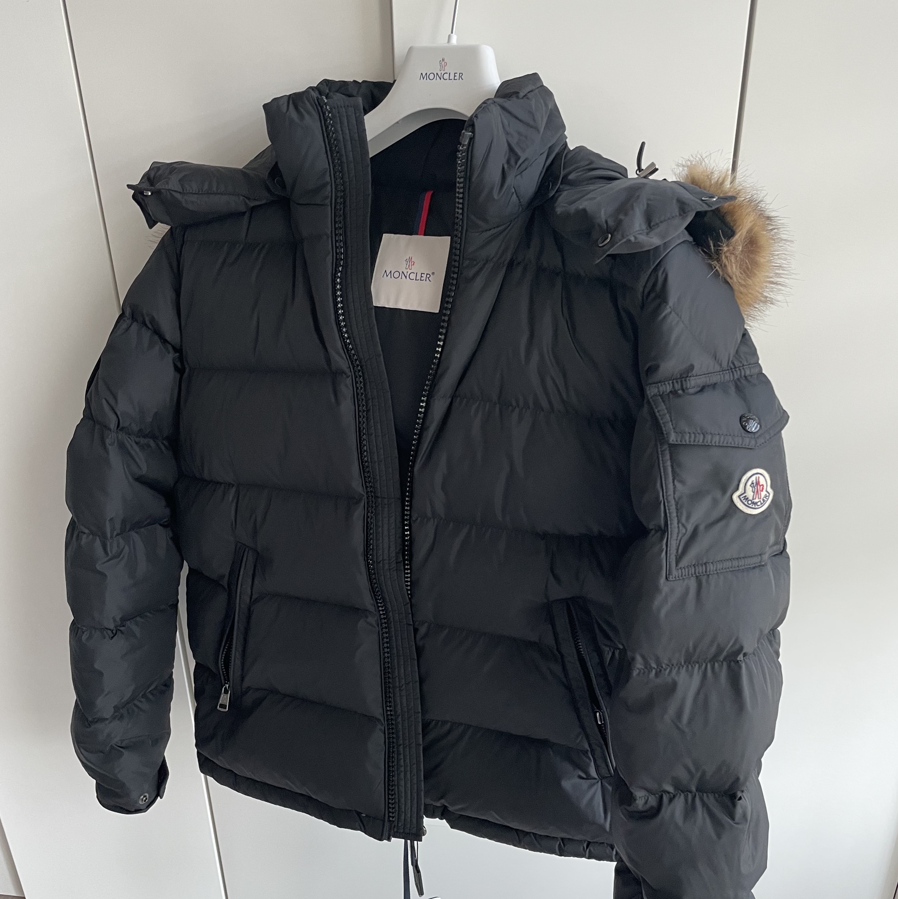 Moncler Mayaf Short Down Jacket Black - 22FW 착용 스타일