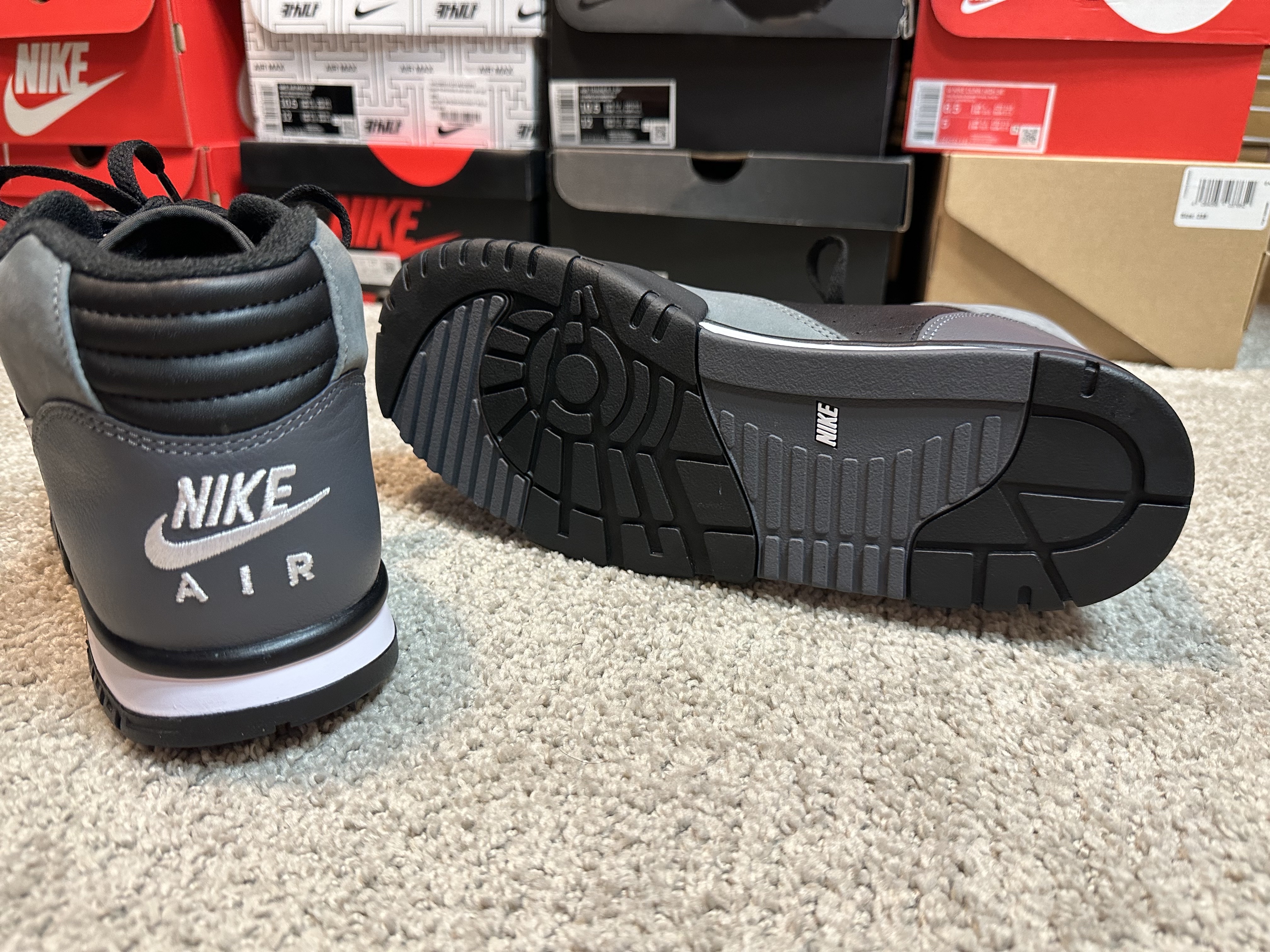 Nike Air Trainer 1 Black and Cool Grey 착용 스타일 - 3