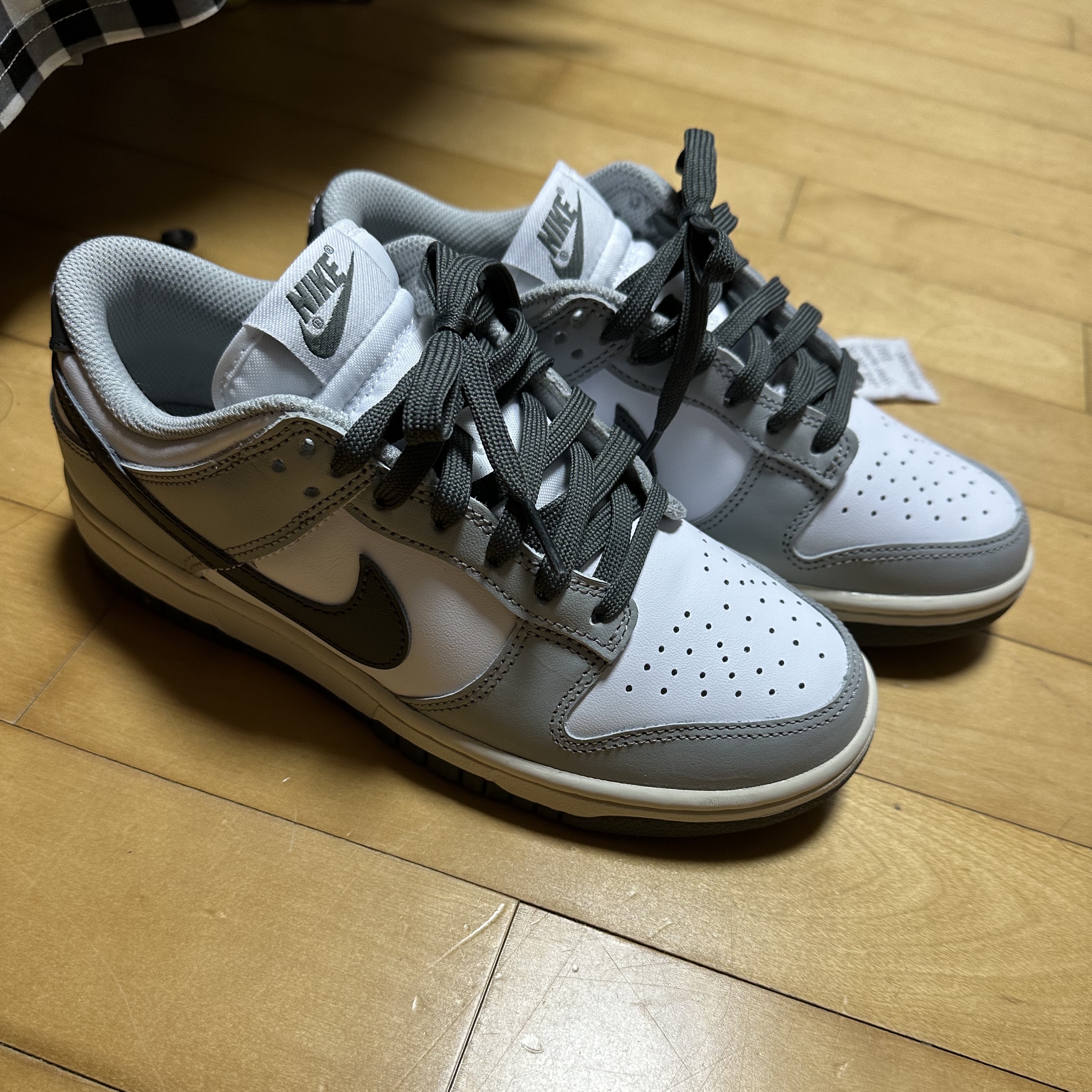(W) Nike Dunk Low Light Smoke Grey 착용 스타일