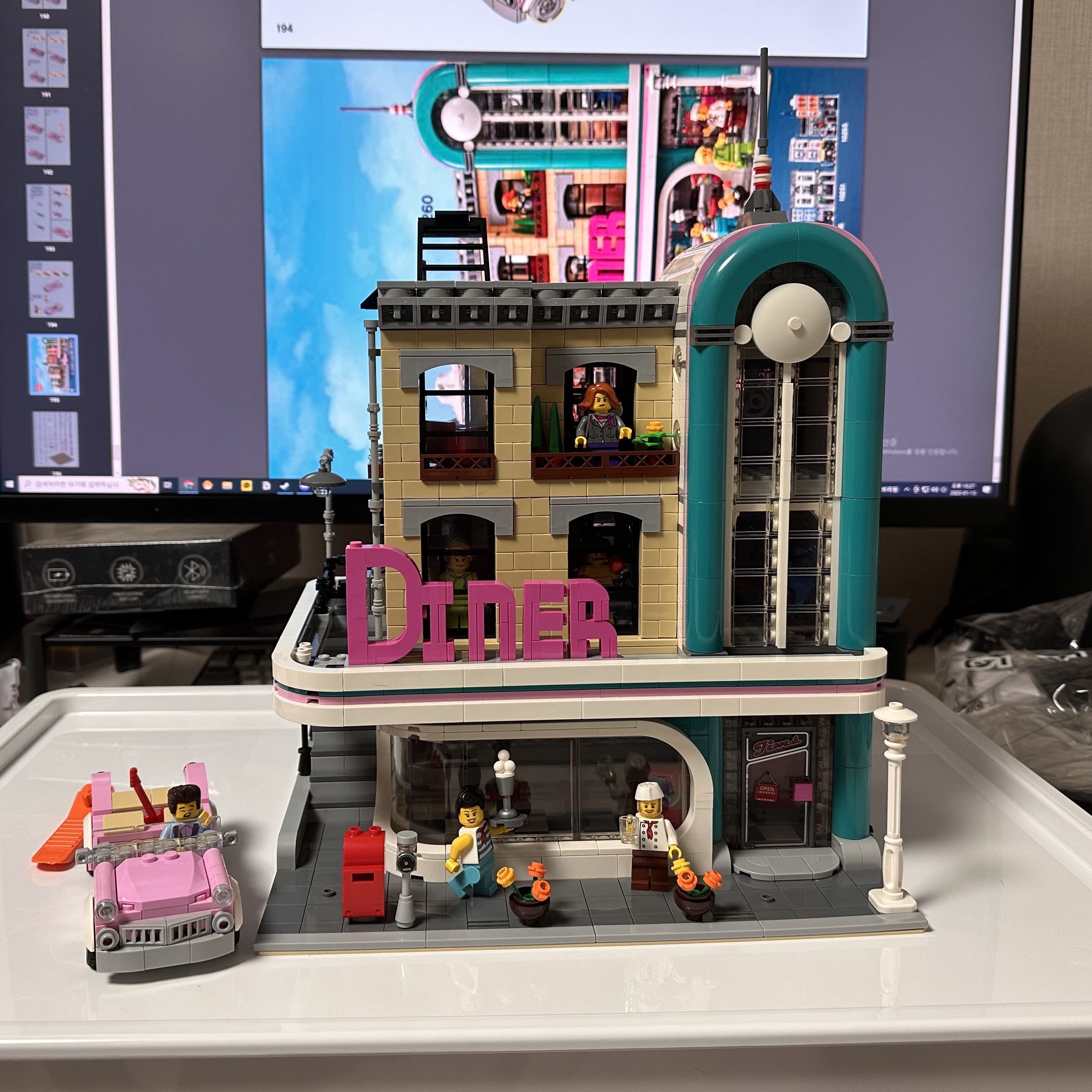 Lego Downtown Diner Set 착용 스타일