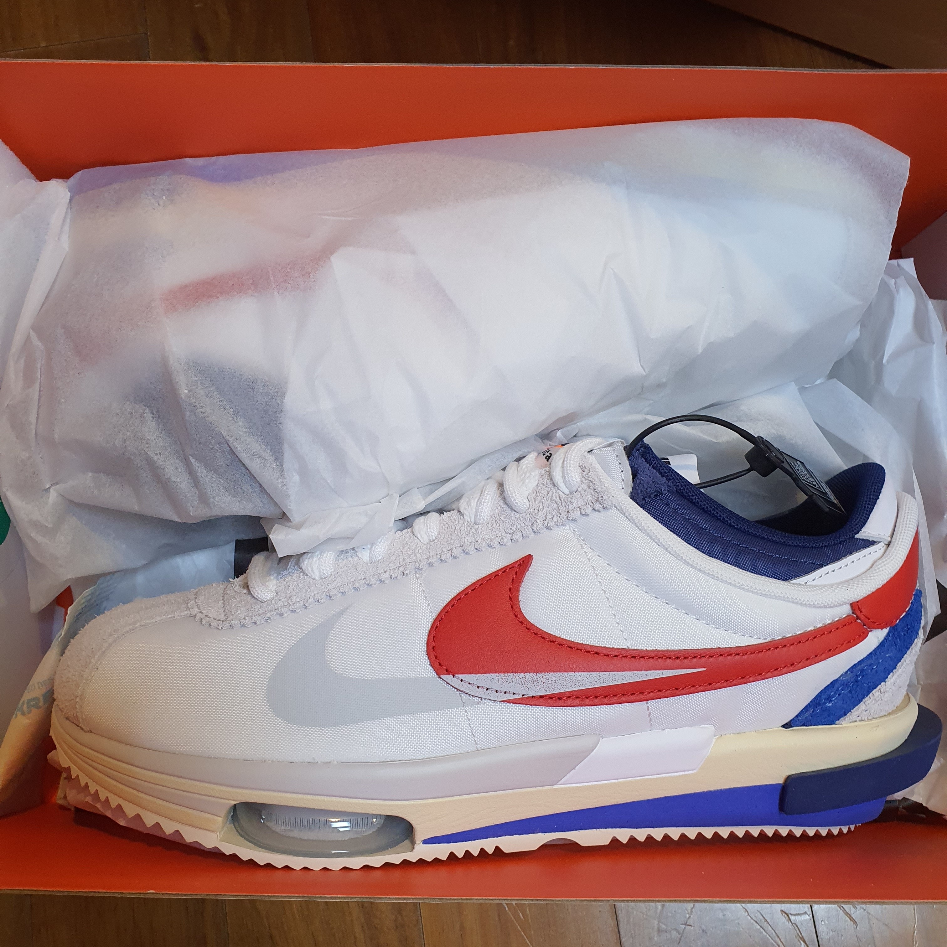 Nike x Sacai Zoom Cortez SP White and University Red 착용 스타일