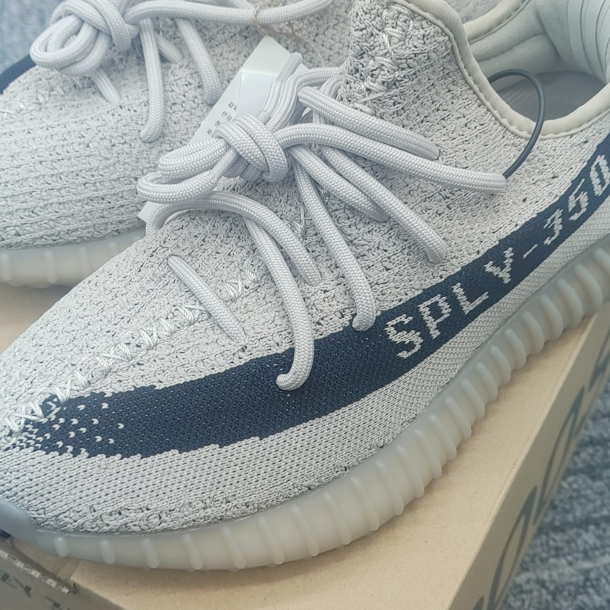 Adidas Yeezy Boost 350 V2 Slate Core Black 2022/2023 착용 스타일