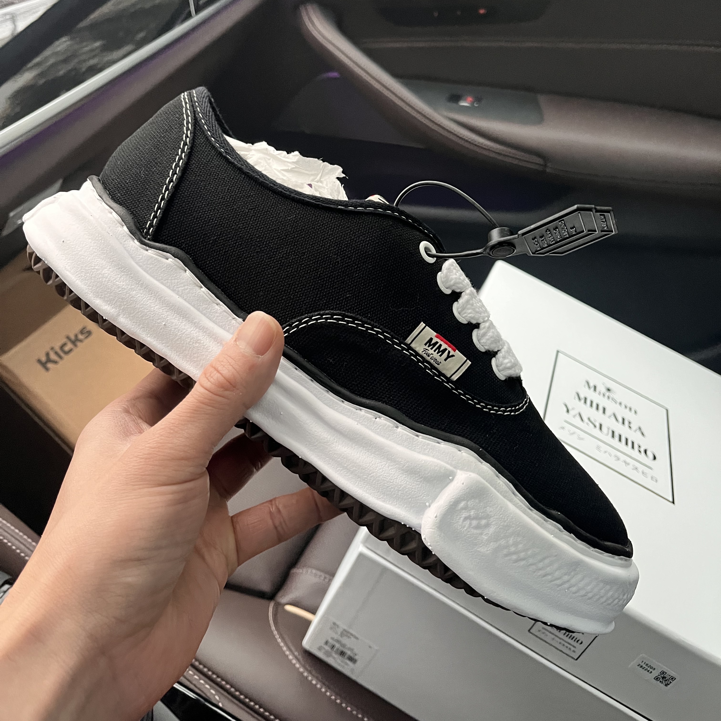 Maison Mihara Yasuhiro Baker OG Sole Canvas Low Cut Sneakers Black 착용 스타일