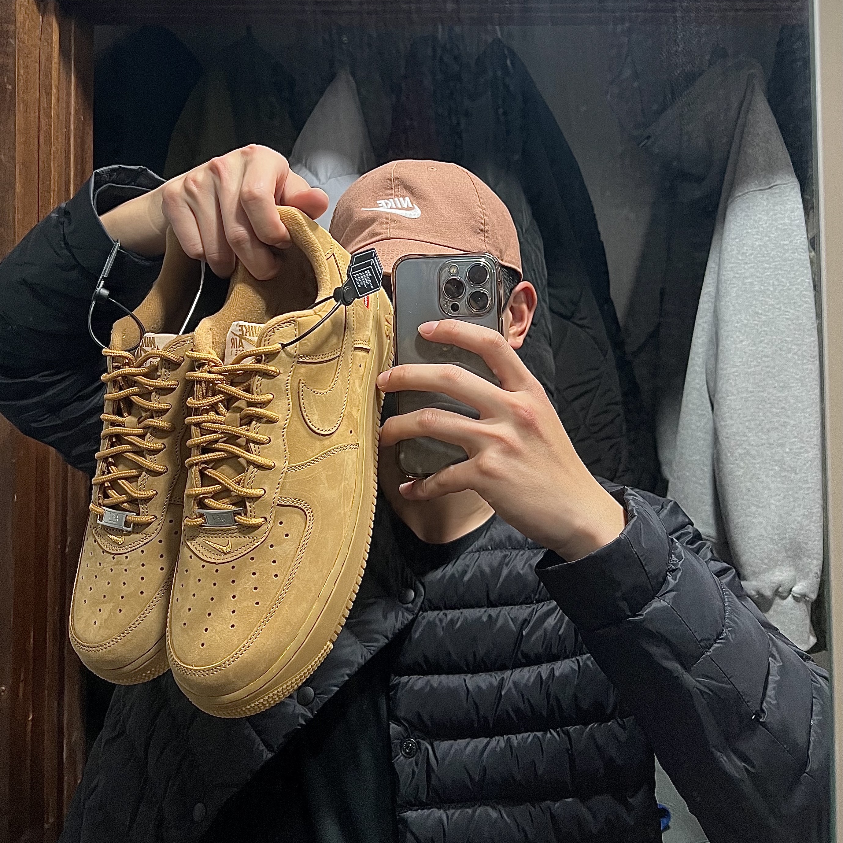 Nike x Supreme Air Force 1 Low Flax 착용 스타일