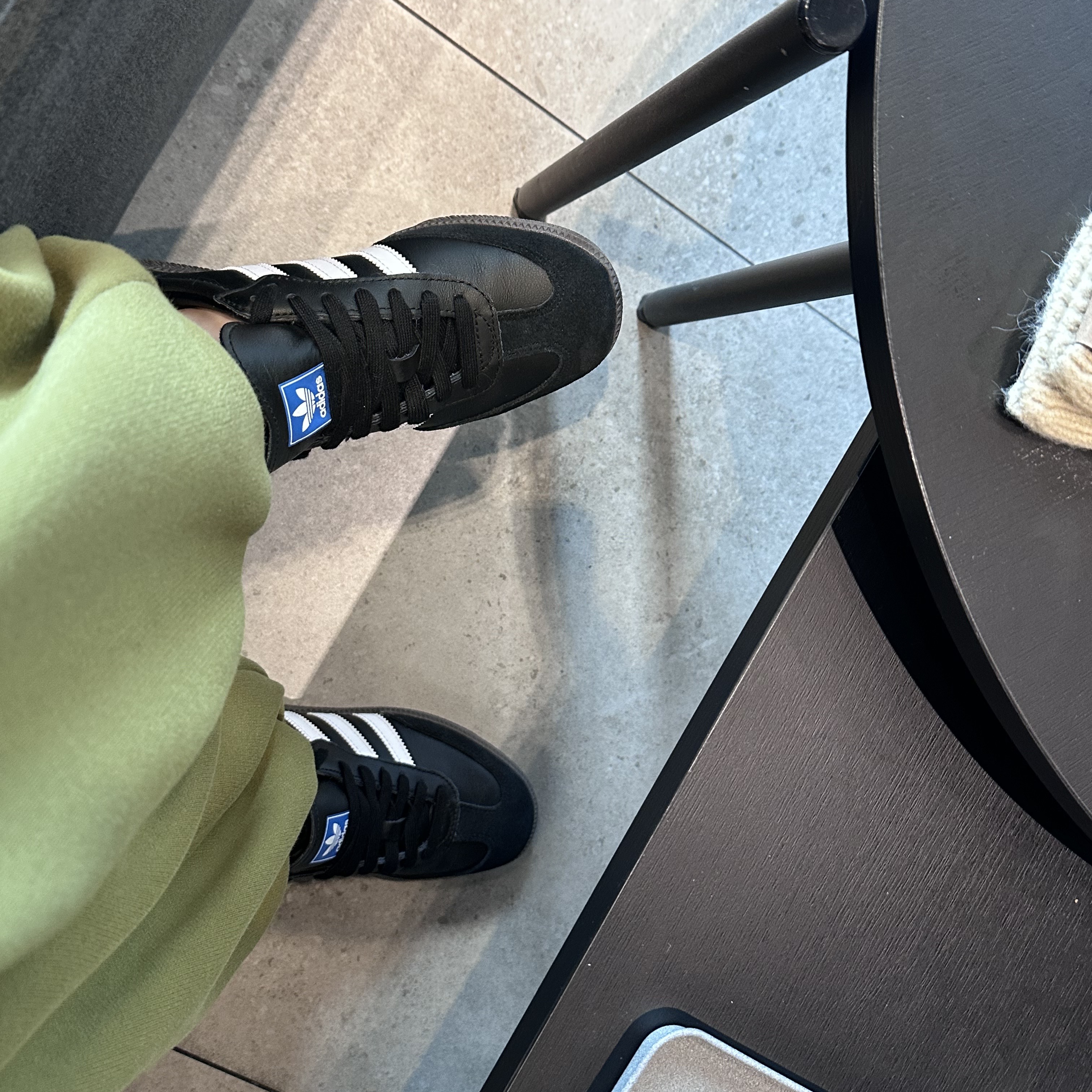 Adidas Samba OG Black White Gum 착용 스타일