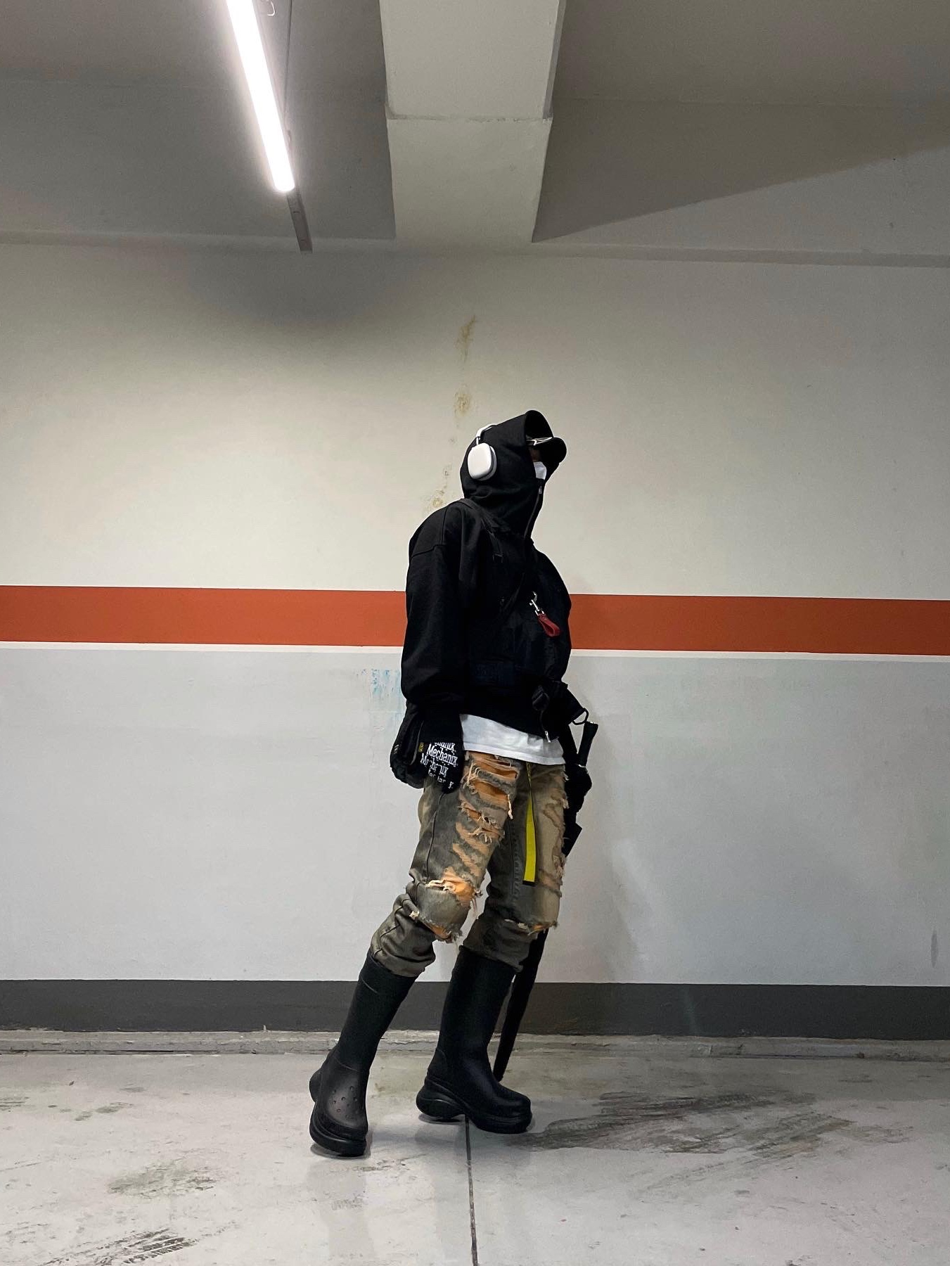 Balenciaga x Crocs Rubber Boot Black, Supreme x The North Face RTG Jacket + Vest Black - 20SS 착용 스타일 - 4
