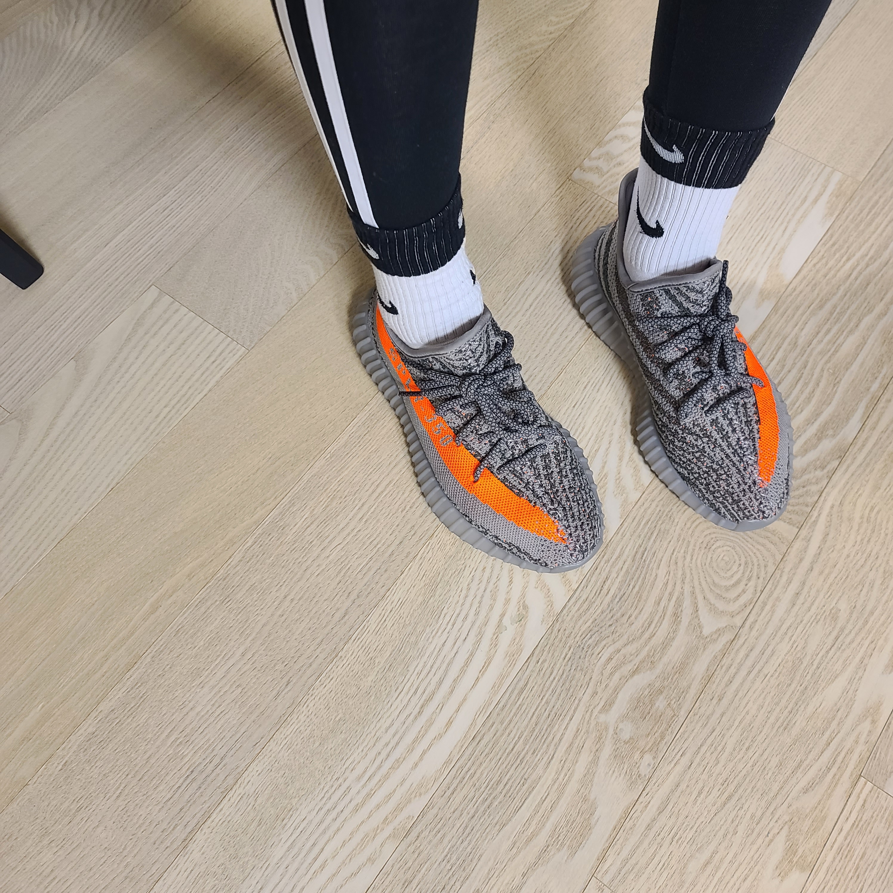 Adidas Yeezy Boost 350 V2 Beluga - Reflective 착용 스타일 - 2