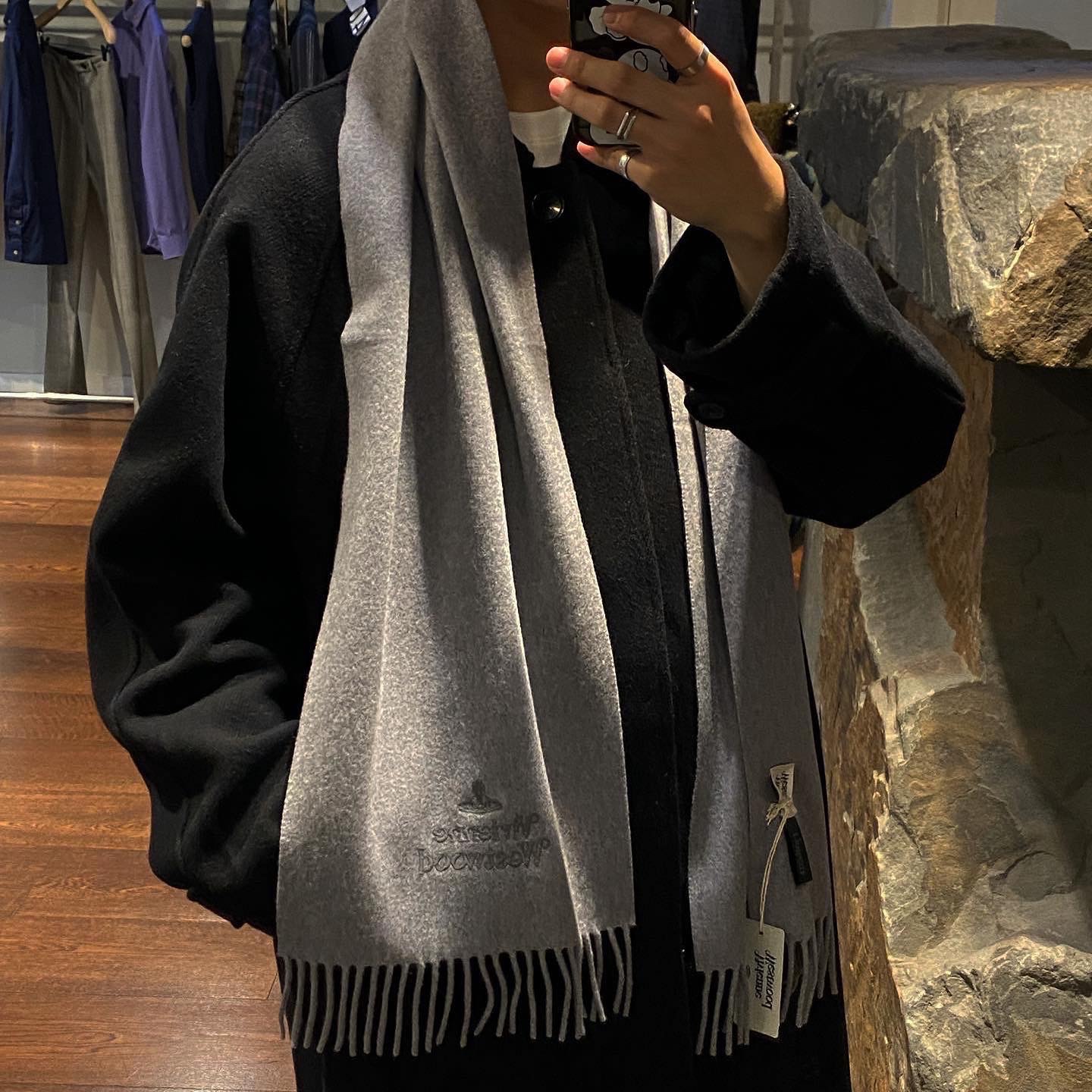 Vivienne Westwood  Embroidered Lambswool Muffler Grey, Vivienne Westwood Embroidered Lambswool Muffler Beige 착용 스타일
