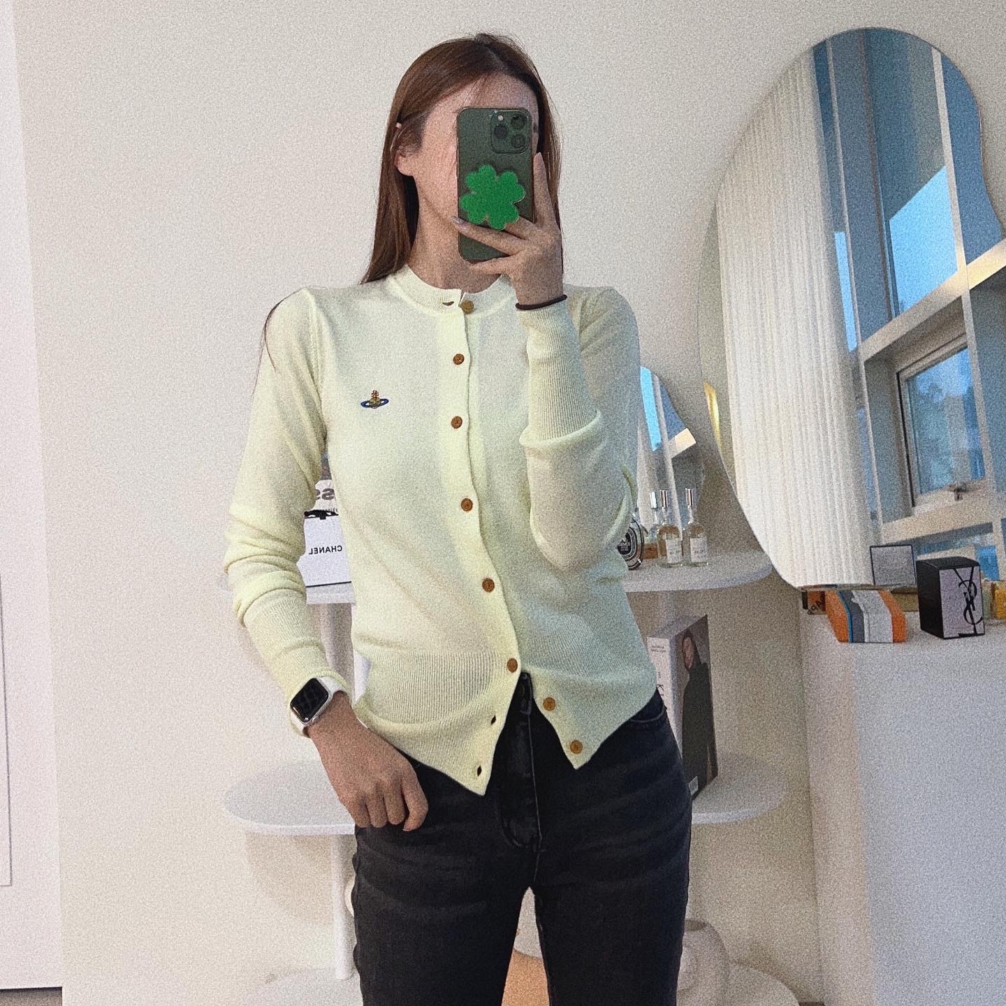 (W) Vivienne Westwood Bea Cardigan White, (W) Vivienne Westwood Bea Cardigan Pale Blue 착용 스타일