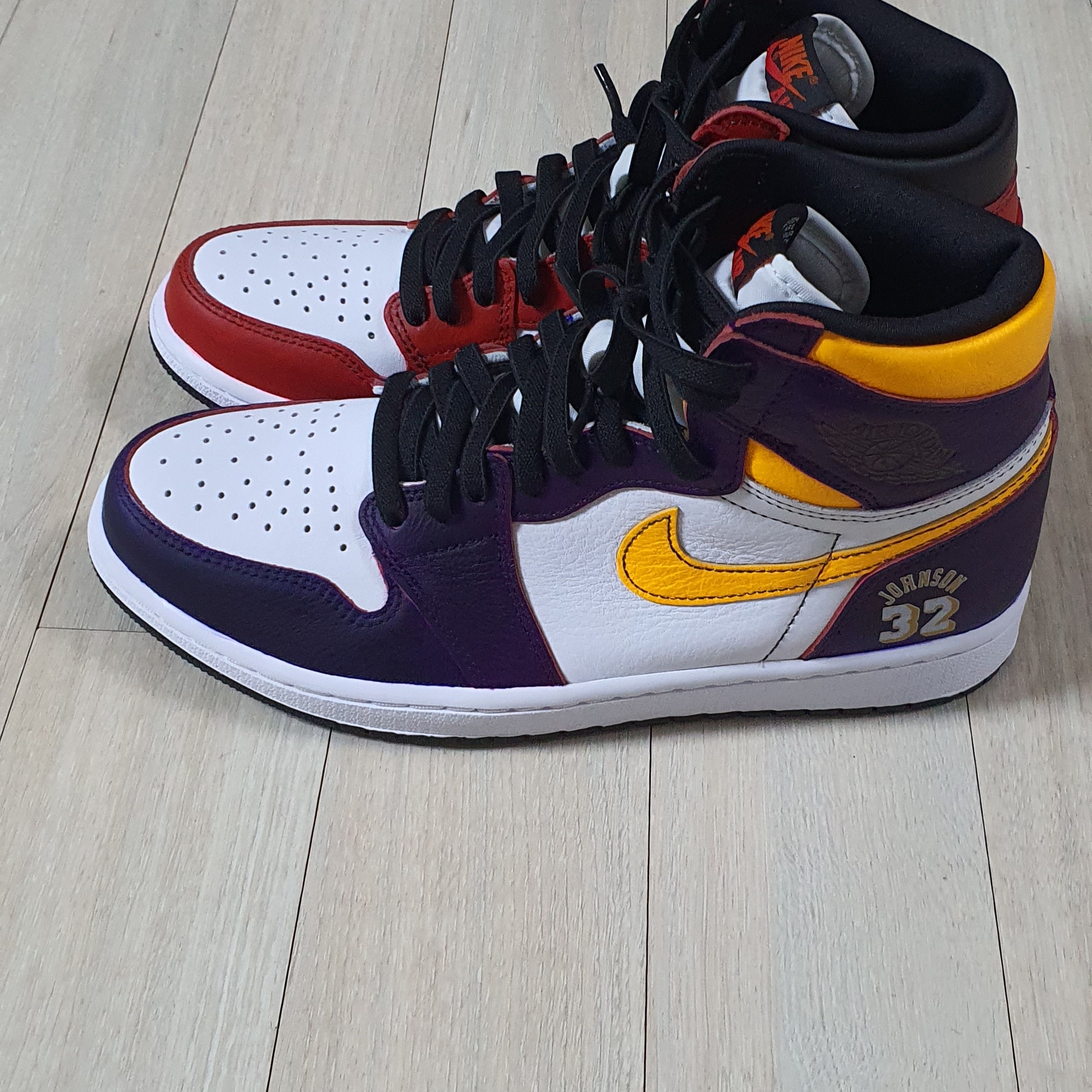 Jordan 1 Retro High OG Light Fusion Red 착용 스타일 - 3