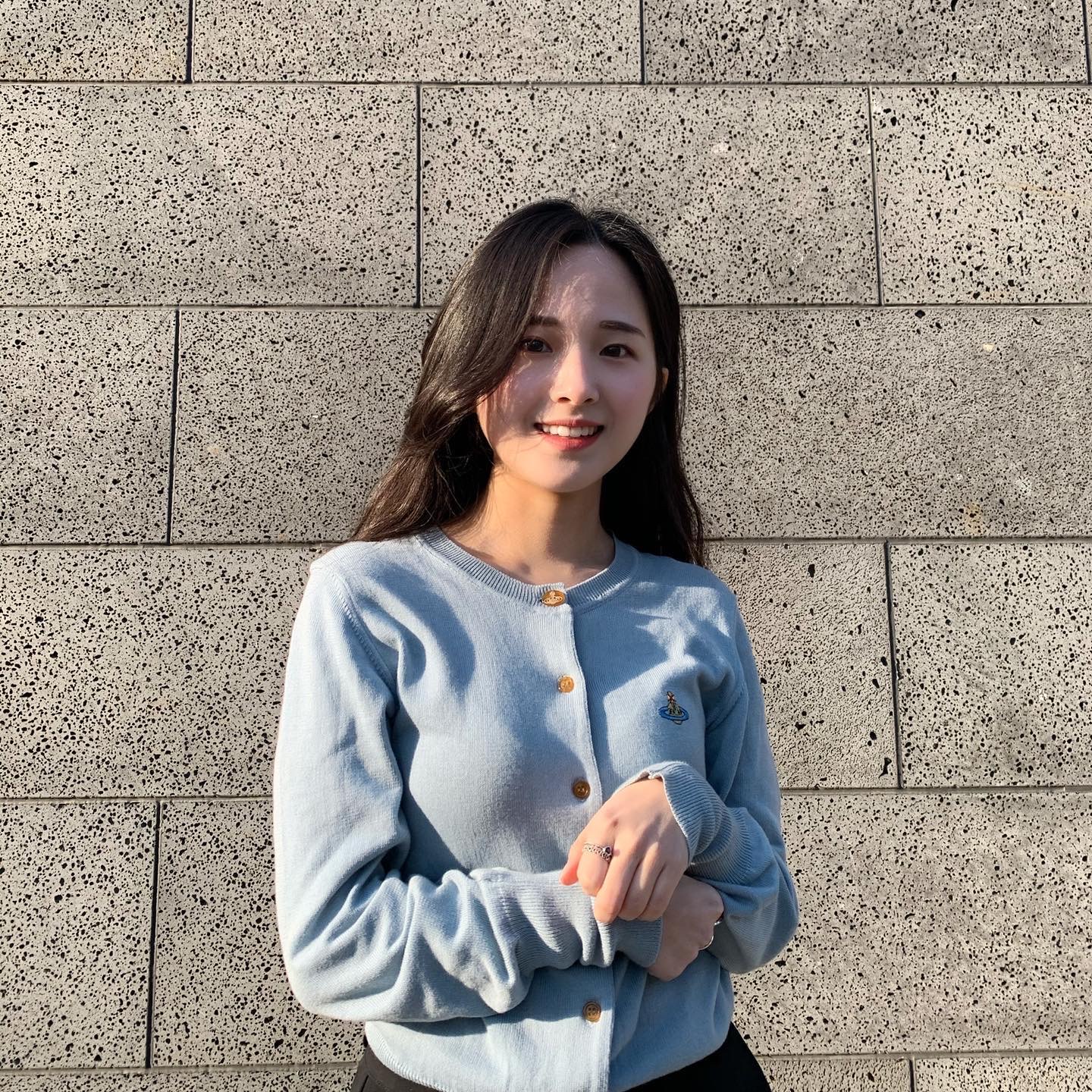 (W) Vivienne Westwood Bea Cardigan Pale Blue, (W) Vivienne Westwood Bea Cardigan Pale Yellow 착용 스타일