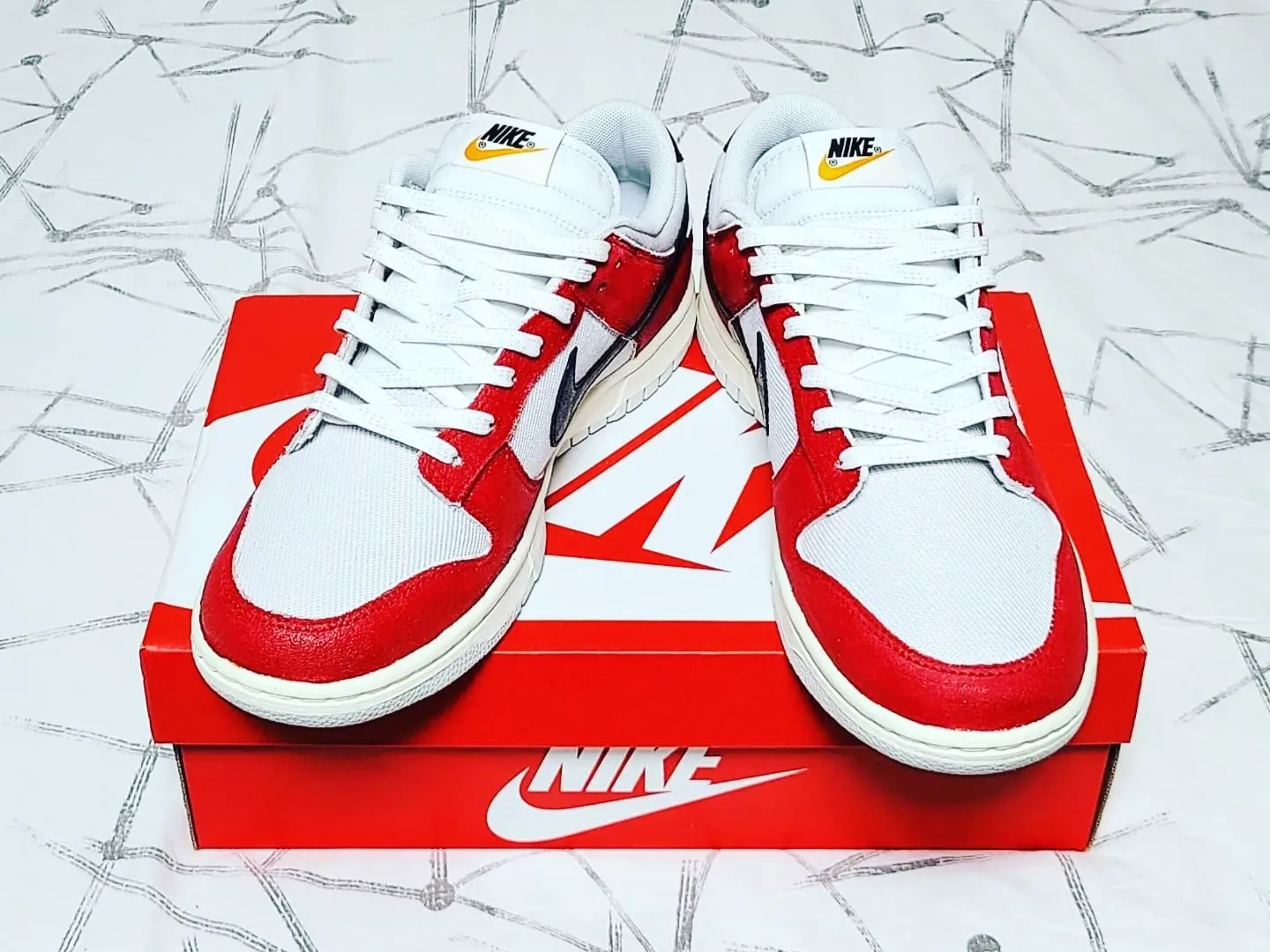 Nike Dunk Low SE Photon Dust and Summit White 착용 스타일 - 3